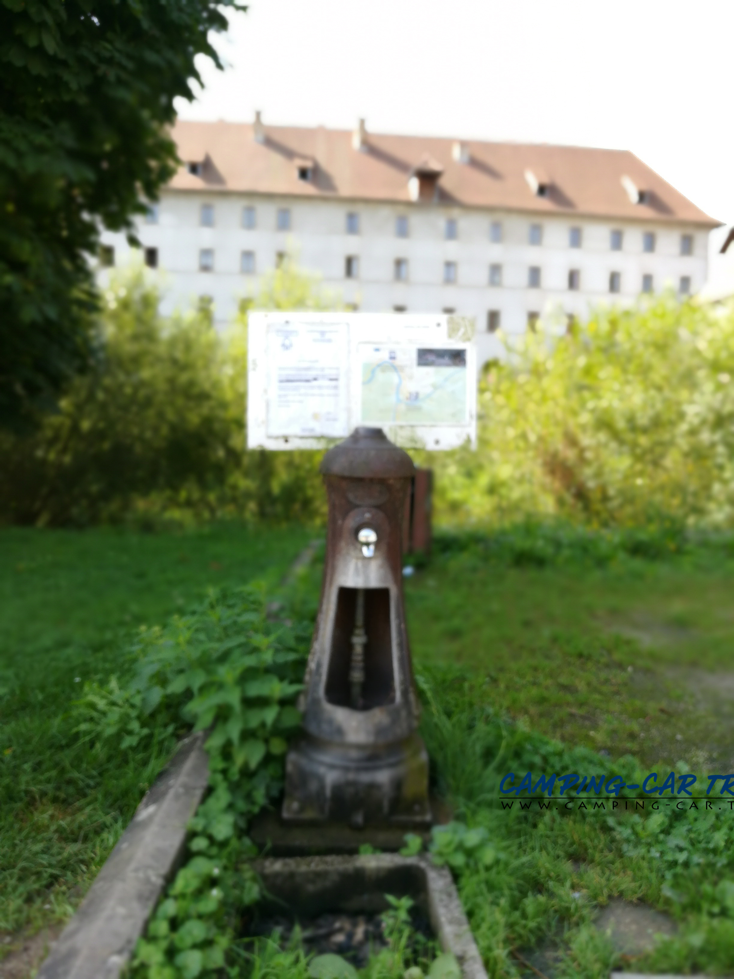 aire services camping car Saint-Hippolyte Doubs