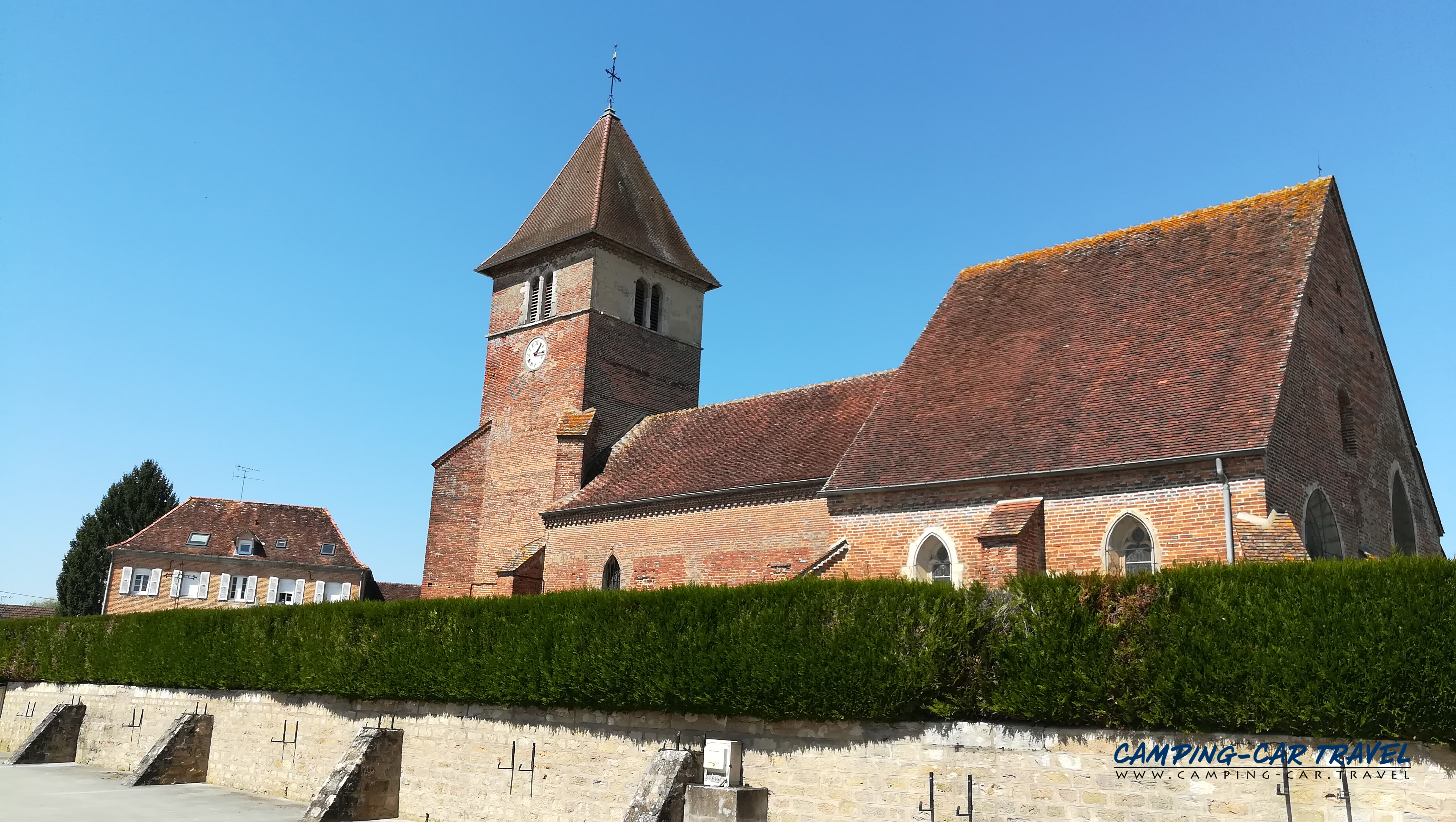 aire services camping car Sainte-Croix-en-Bresse Saône-et-Loire