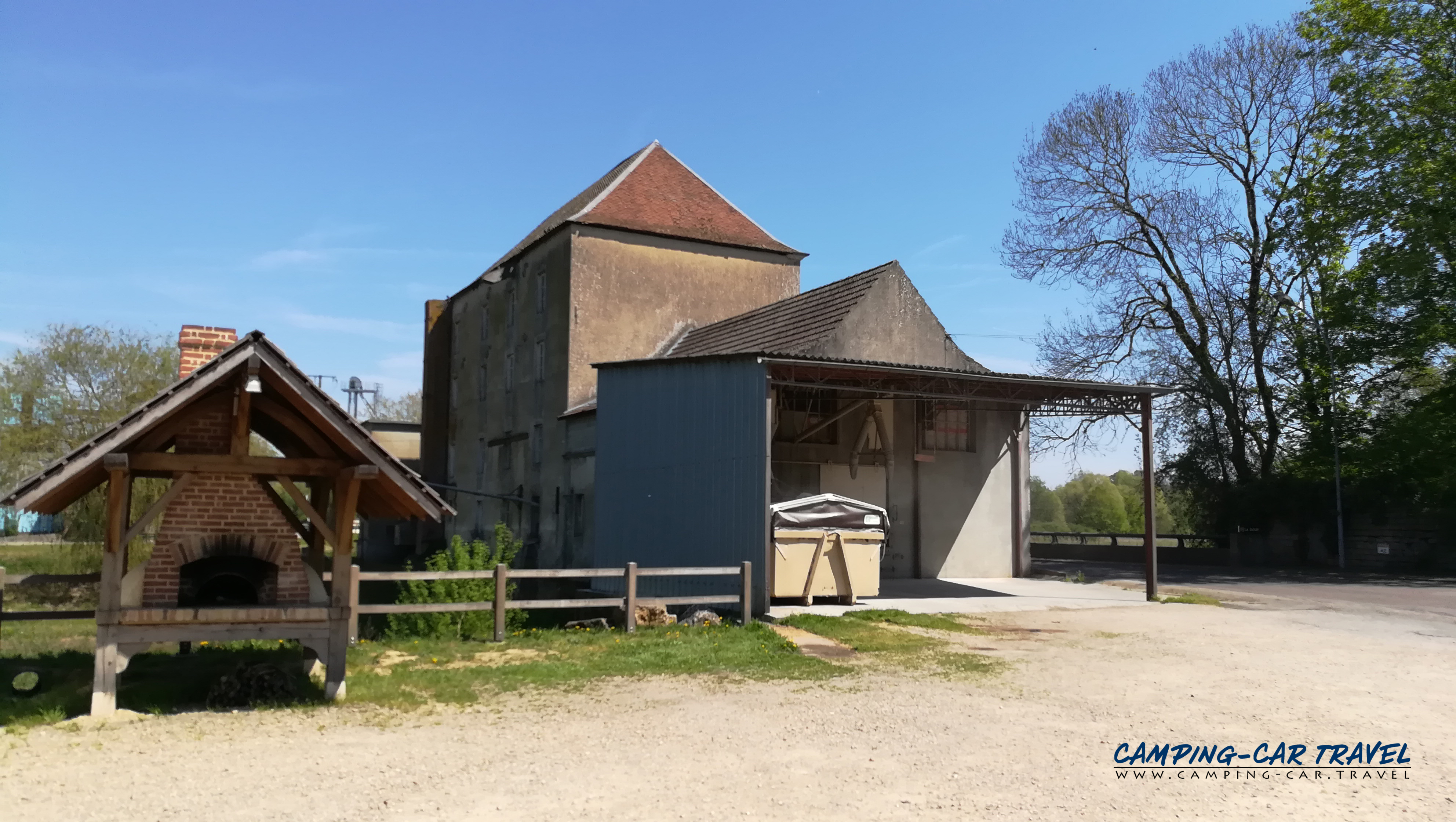 aire services camping car Sainte-Croix-en-Bresse Saône-et-Loire