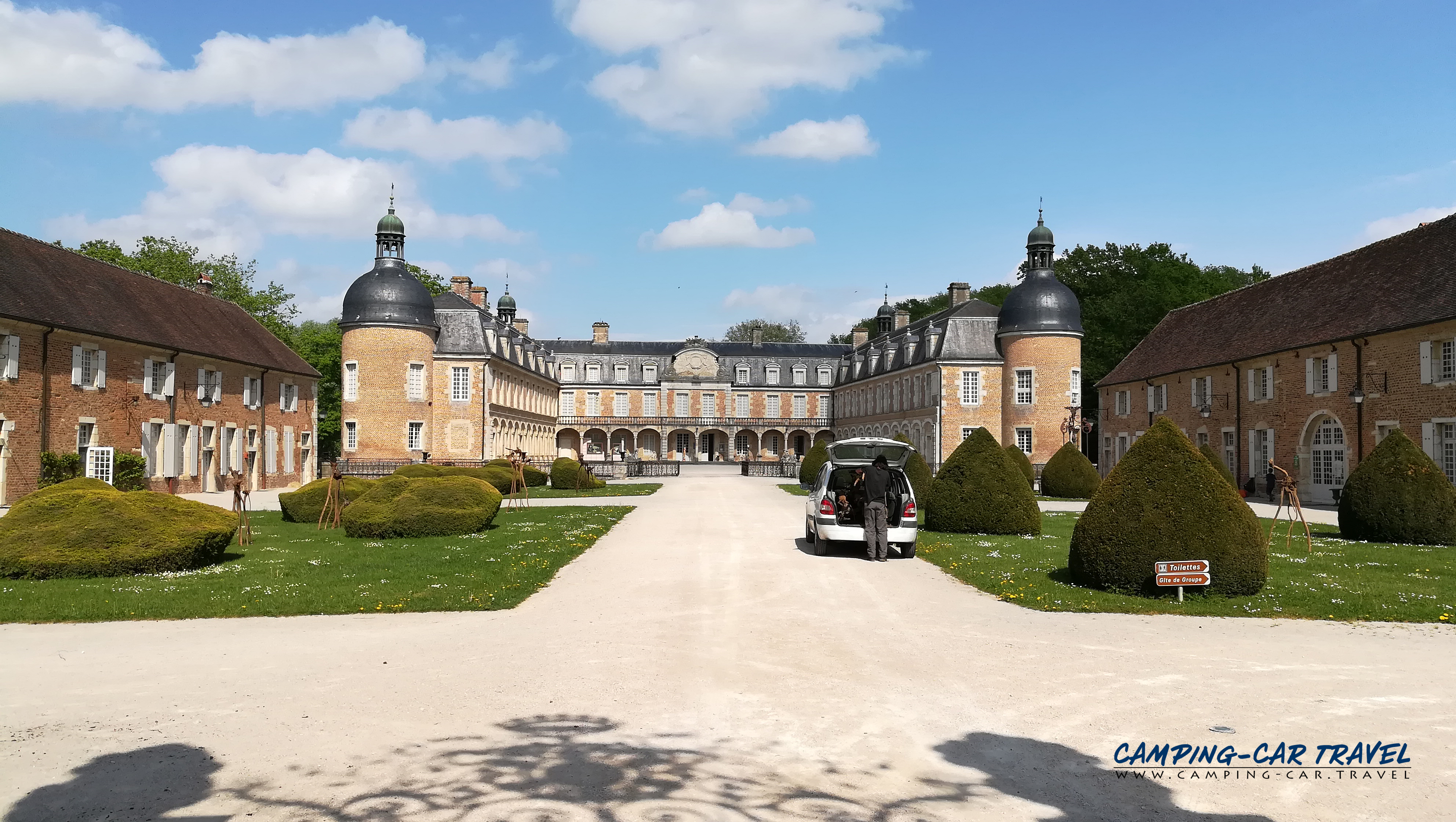 aire services camping car Pierre-de-Bresse Saône-et-Loire