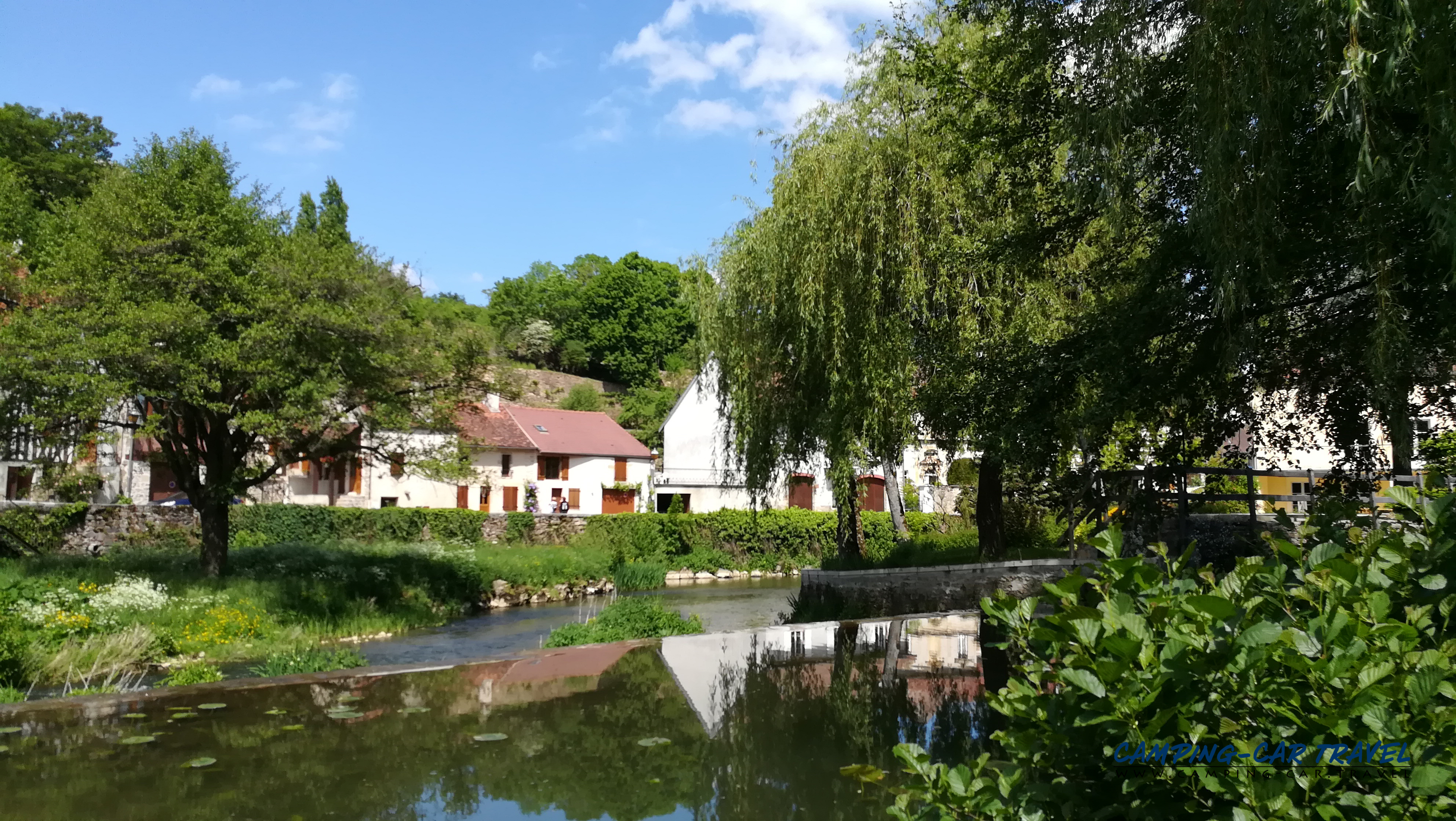 aire services camping car Semur-en-Auxois Côte-d'Or