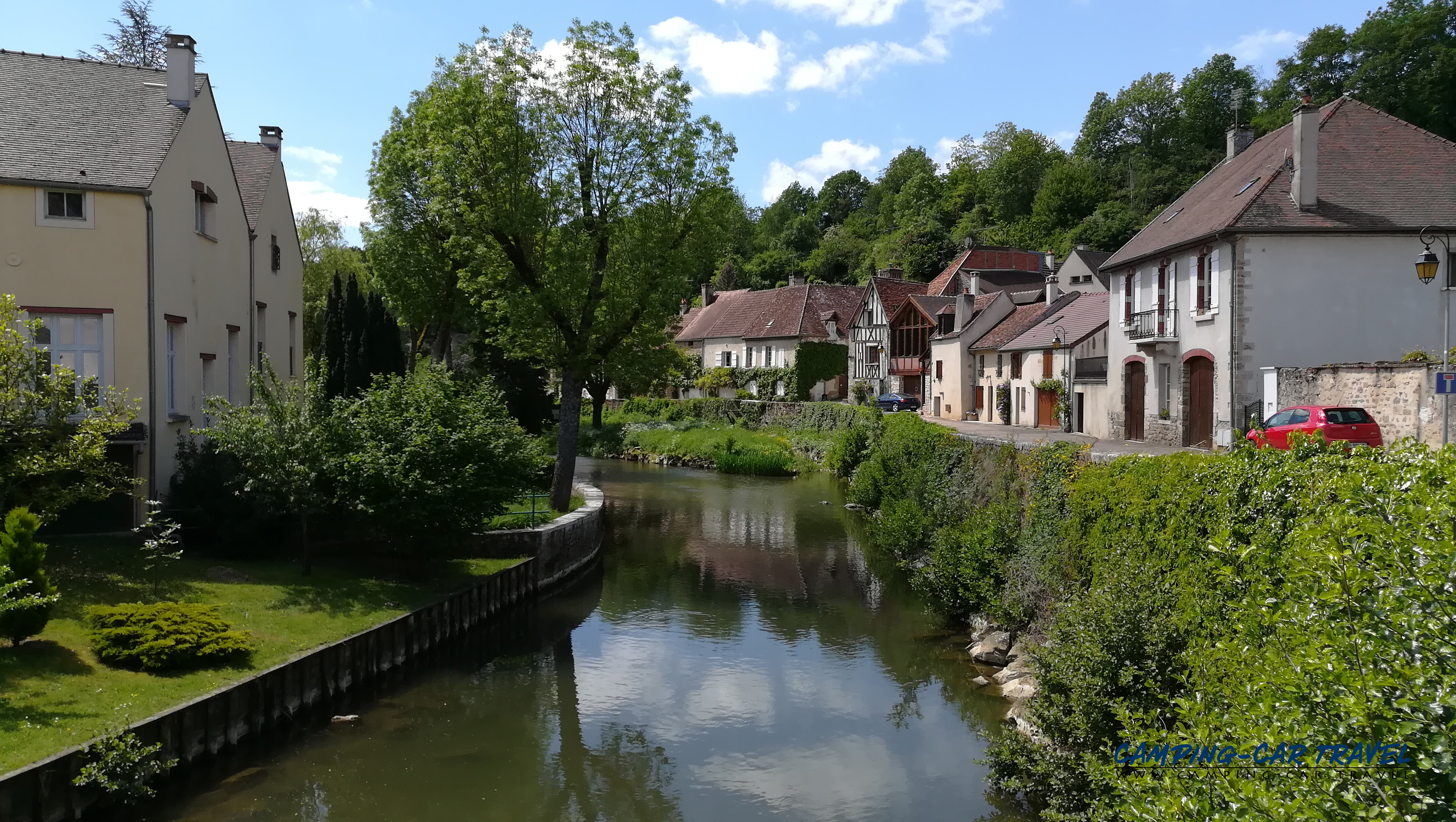 aire services camping car Semur-en-Auxois Côte-d'Or