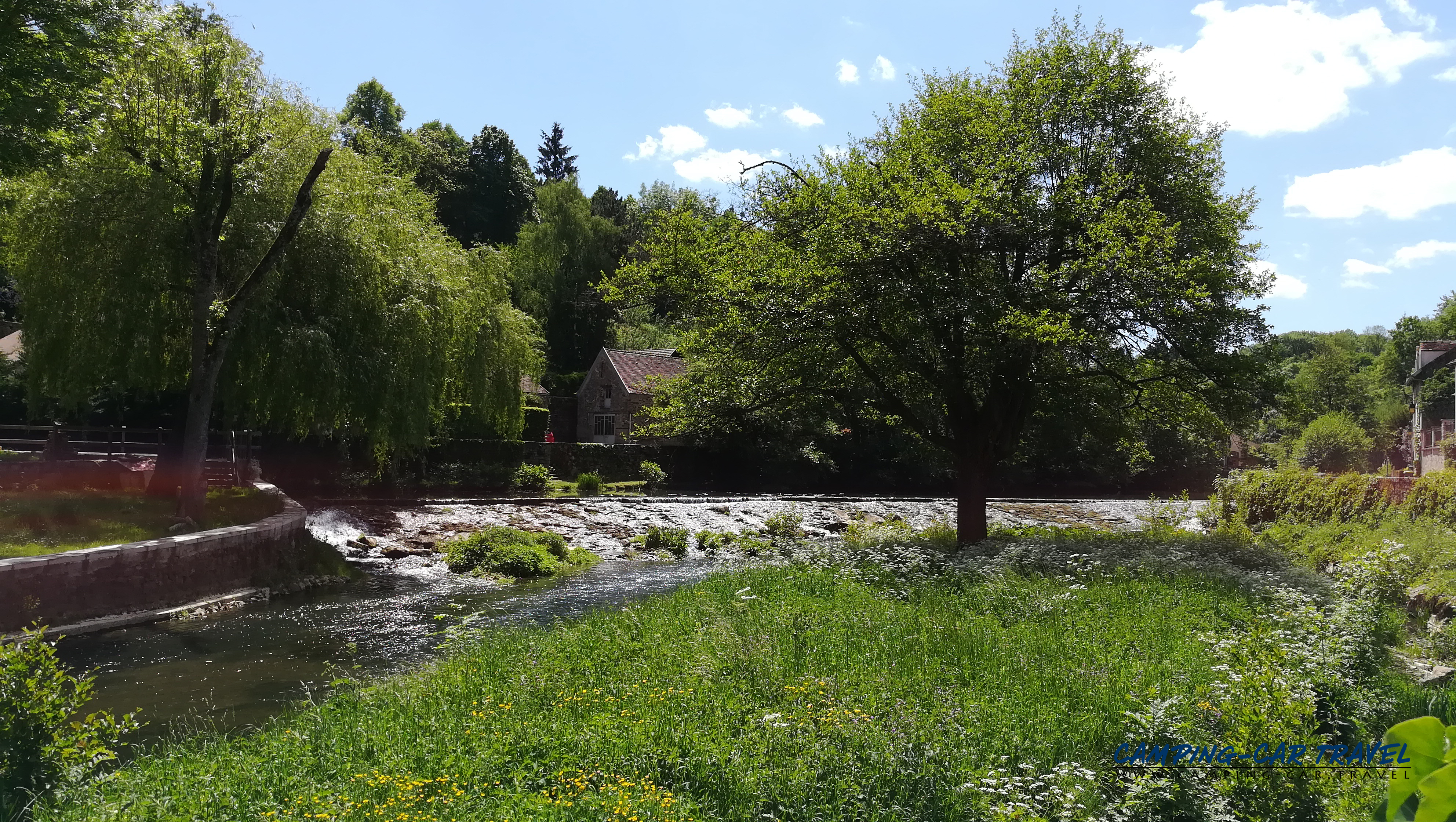 aire services camping car Semur-en-Auxois Côte-d'Or