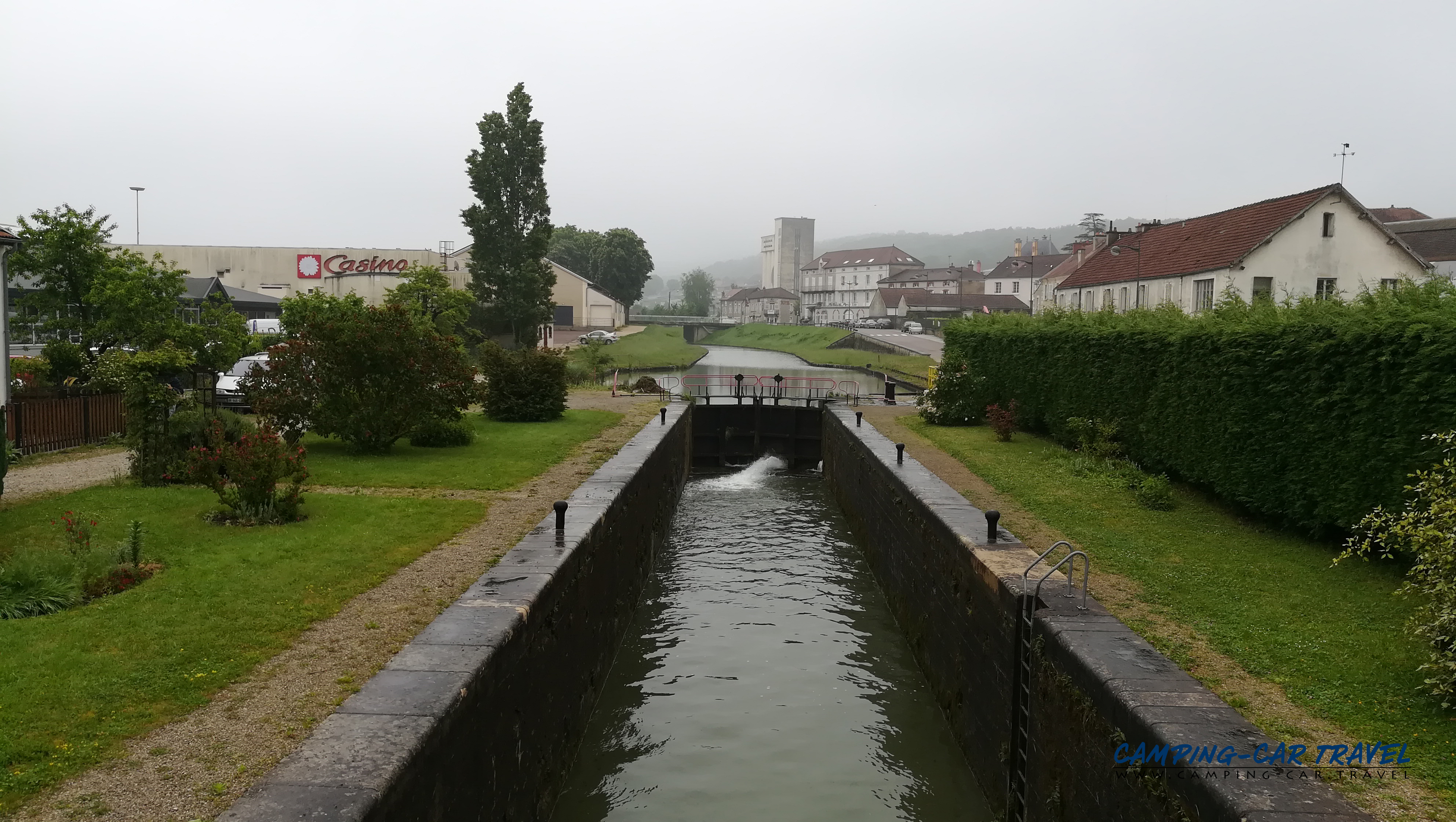 aire stationnement camping car Montbard Côte-d'Or