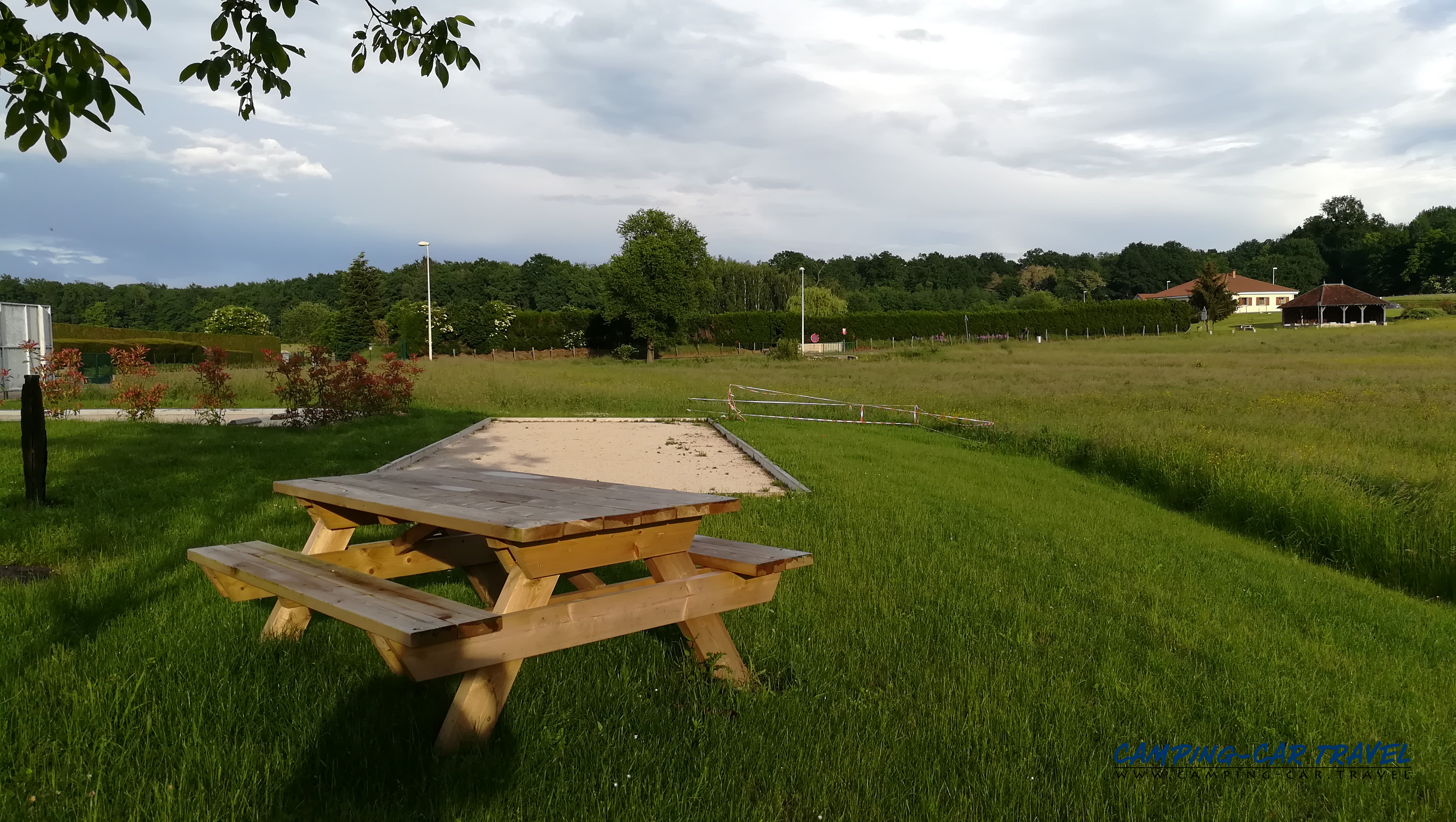 aire services camping car La Ville-aux-Bois Aube