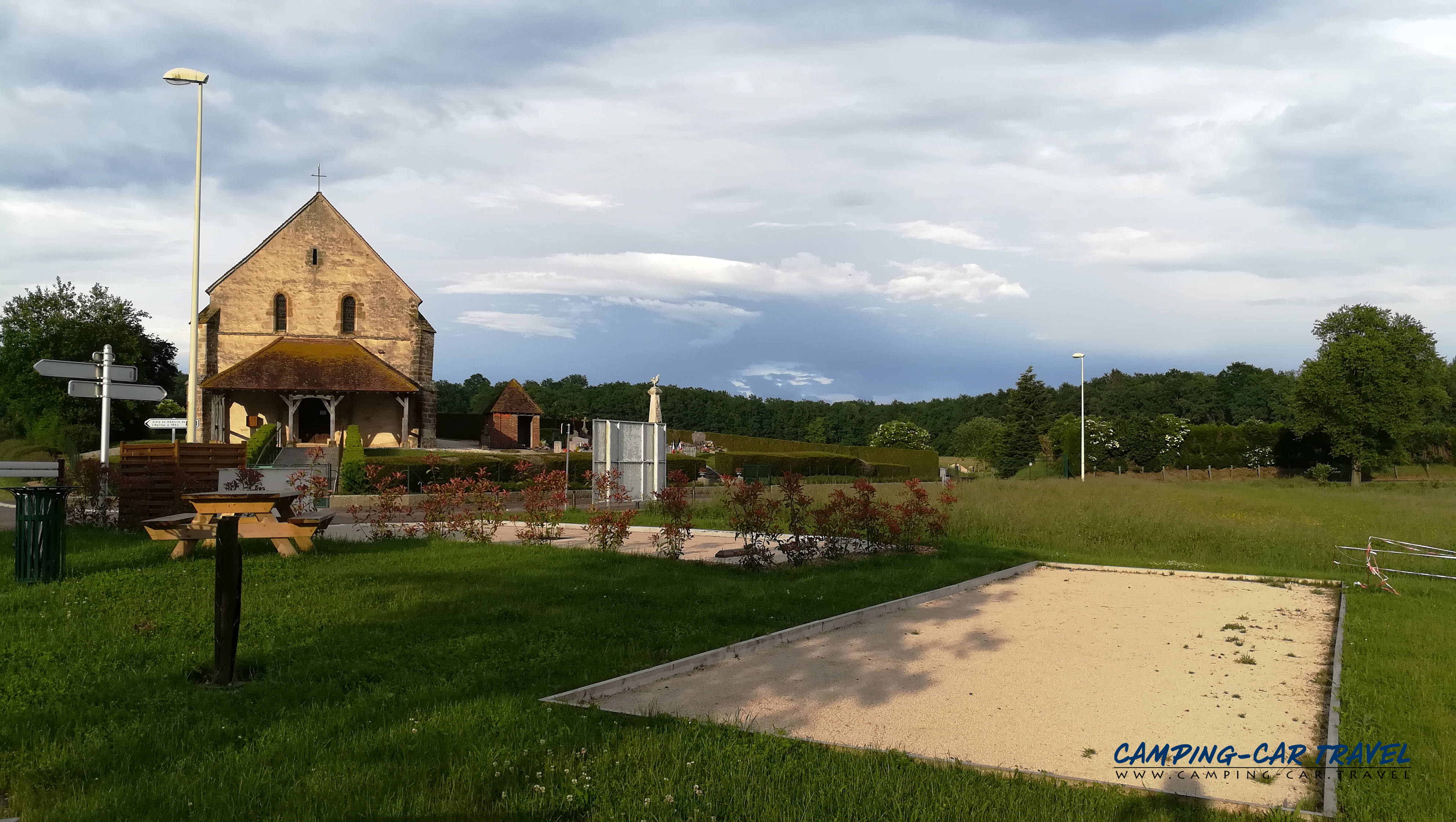 aire services camping car La Ville-aux-Bois Aube