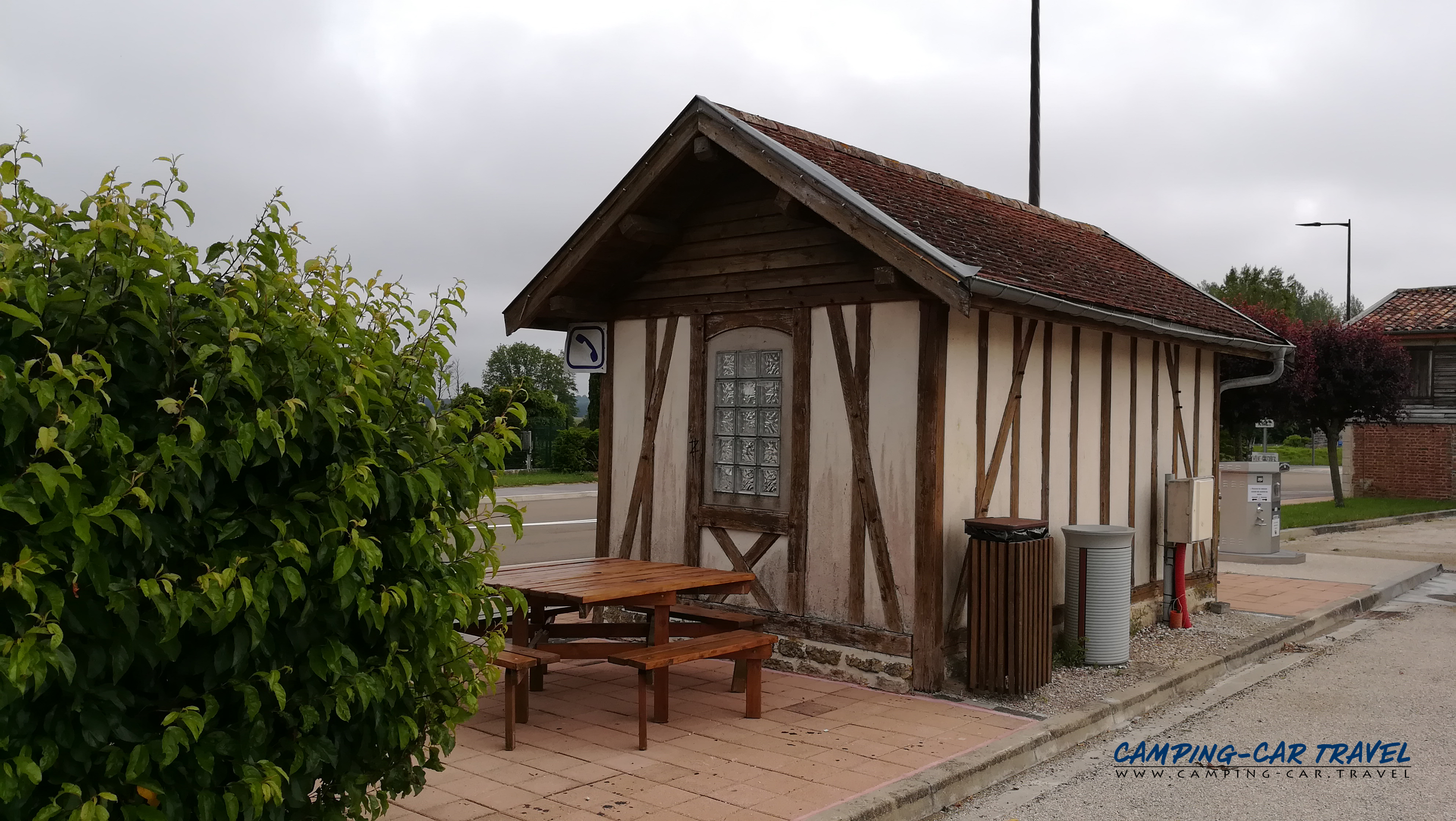 aire services camping car Louze haute marne