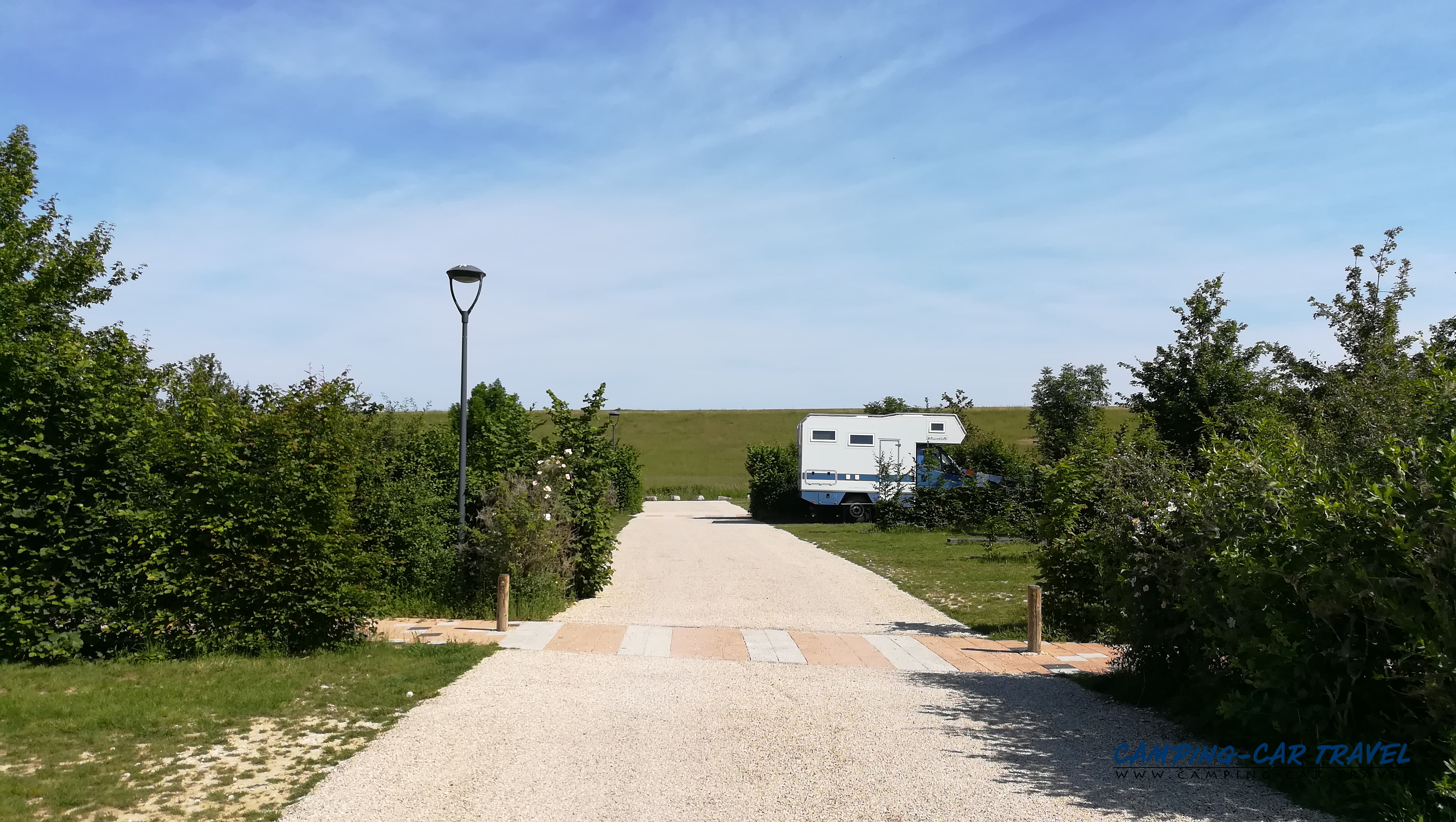 aire services camping car Giffaumont-Champaubert Marne lac du der