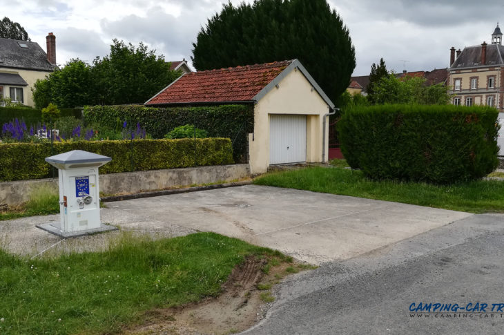 aire de services camping car Esternay Marne