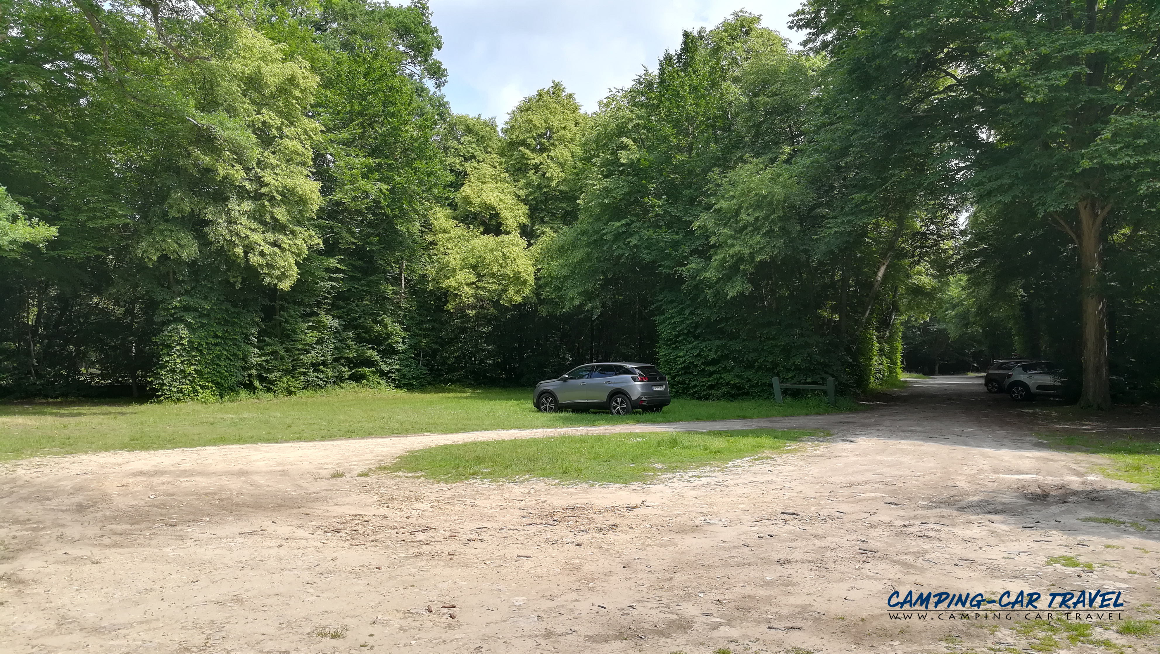 aire stationnement camping car Chantilly Oise