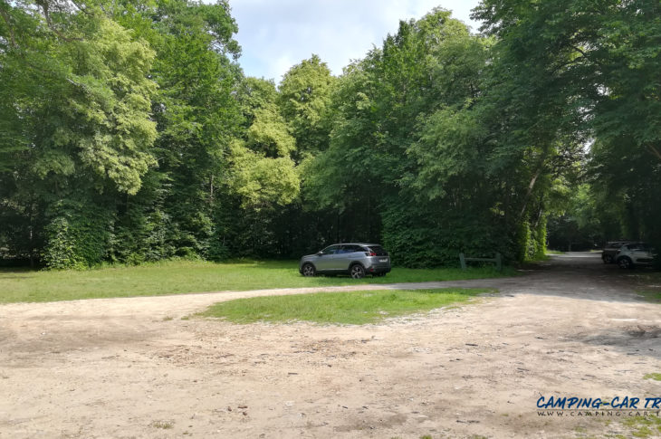 aire stationnement camping car Chantilly Oise