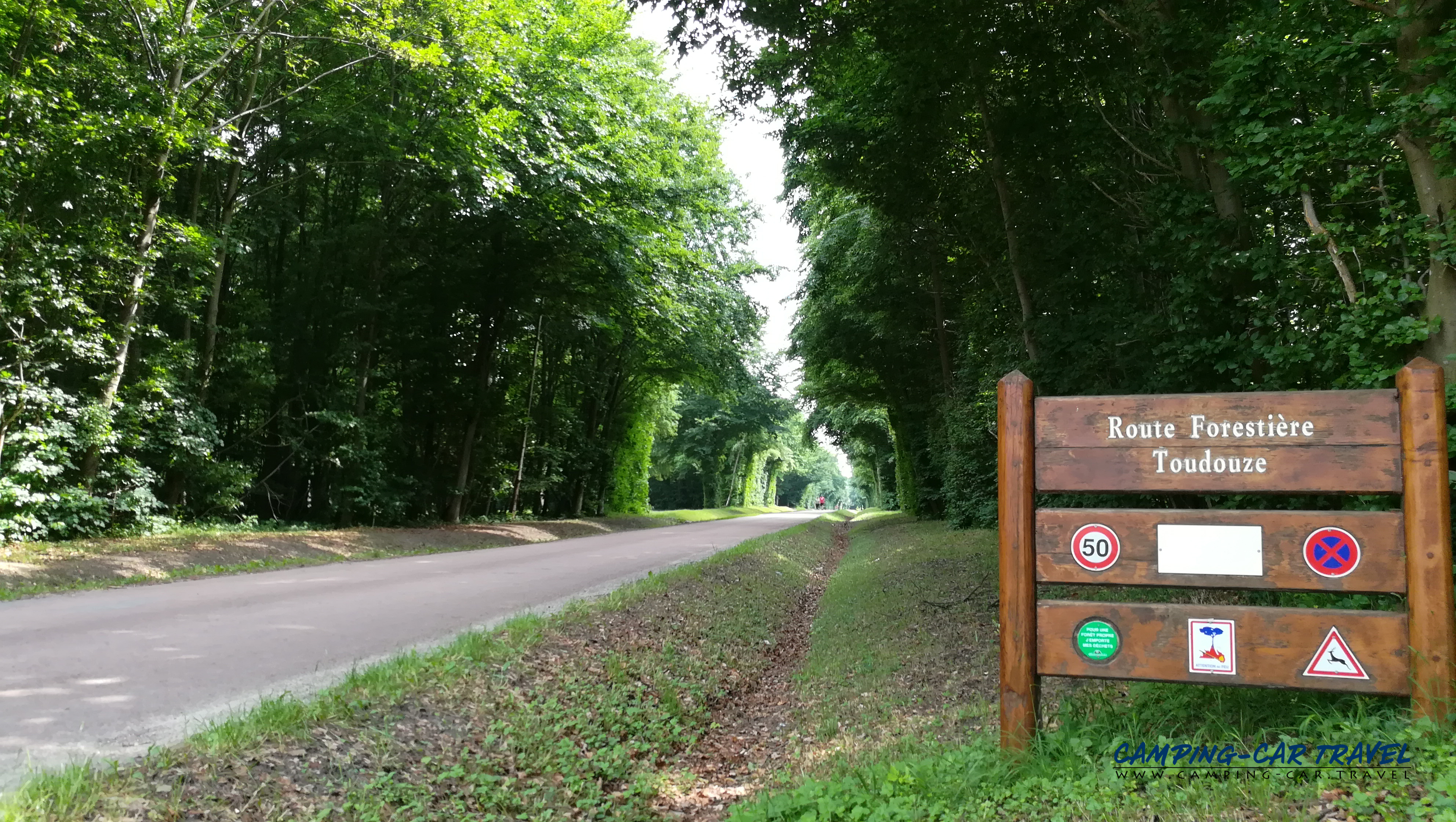 aire stationnement camping car Chantilly Oise