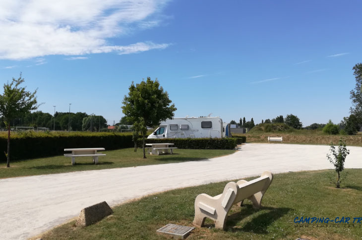 aire de services camping car de Richebourg dans le Pas-de-Calais