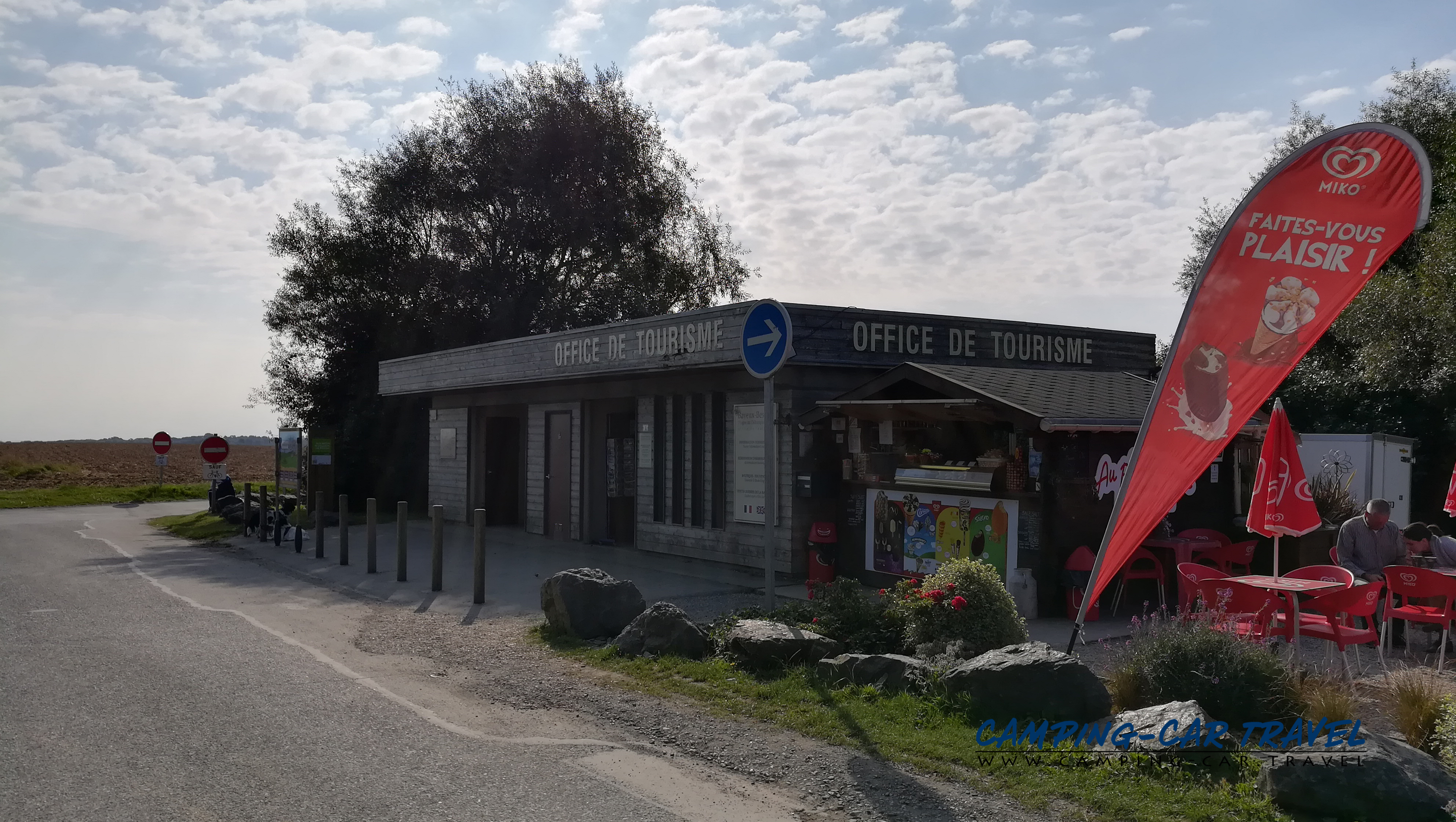 aire stationnement camping cars Longues-sur-Mer Calvados Normandie