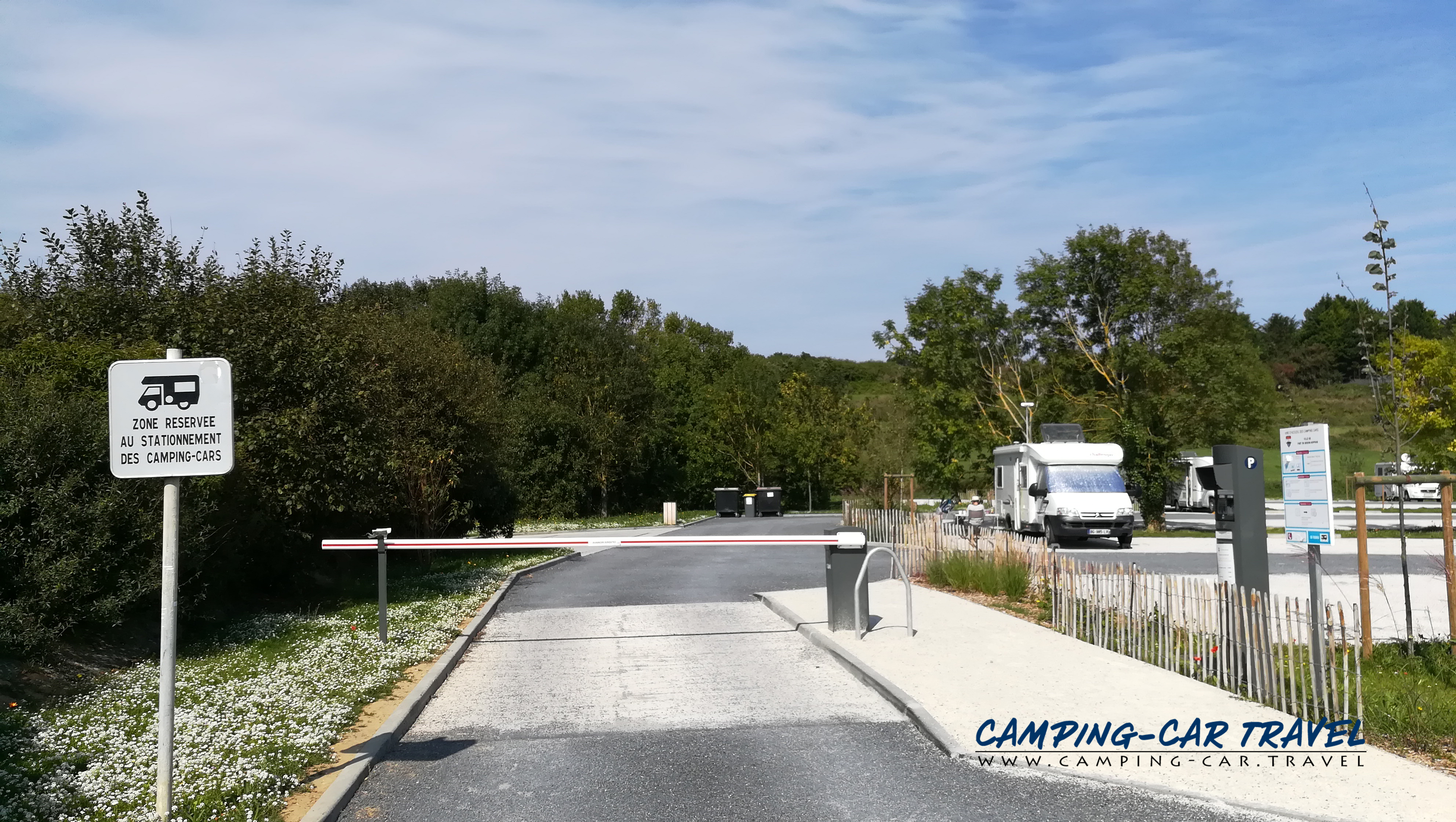 aire services camping cars Port-en-Bessin-Huppain Calvados Normandie