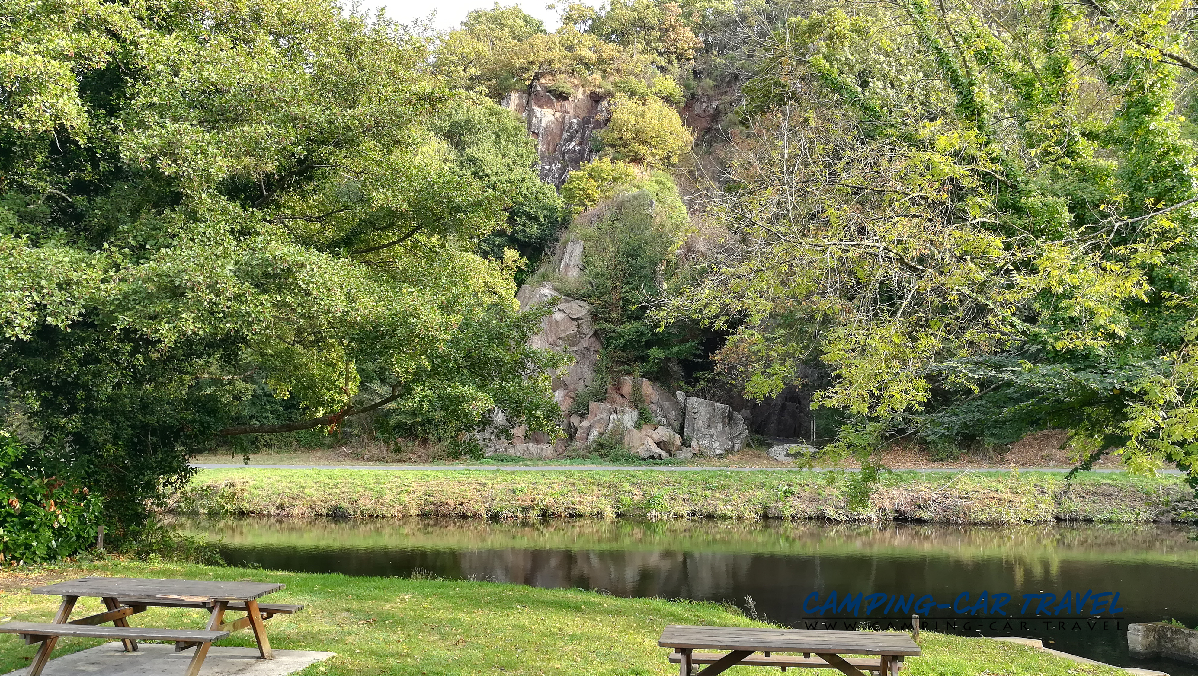 aire services camping car Léhon Dinan Côte-d'Armor Bretagne