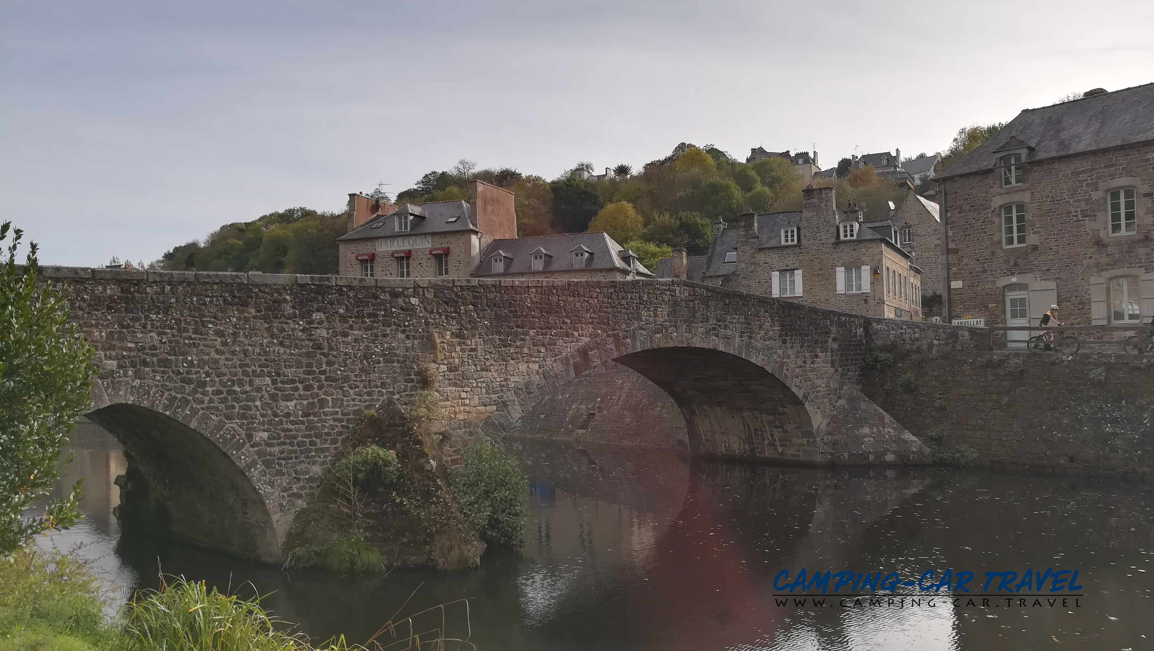 aire services camping car Léhon Dinan Côte-d'Armor Bretagne