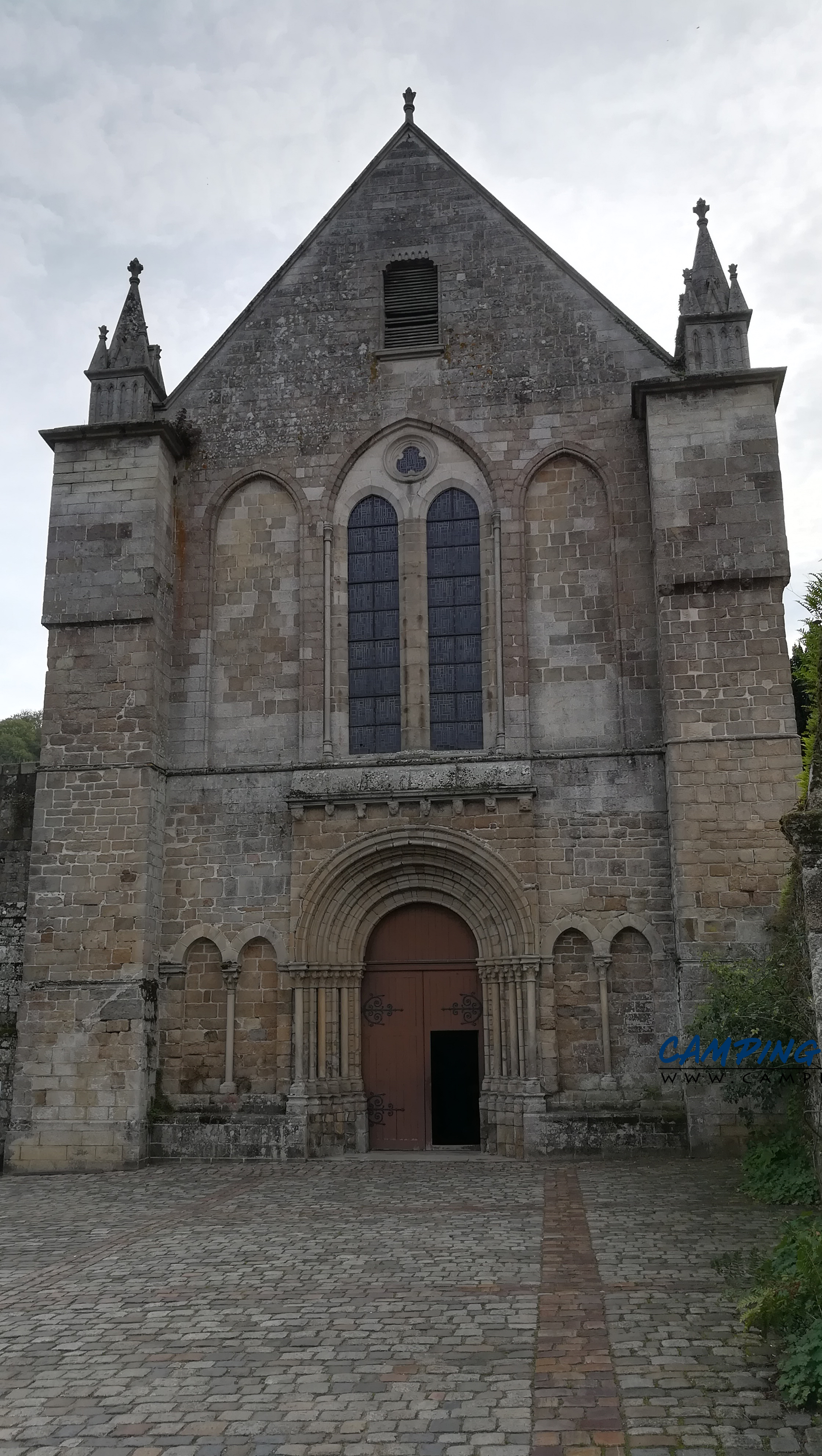 aire services camping car Léhon Dinan Côte-d'Armor Bretagne