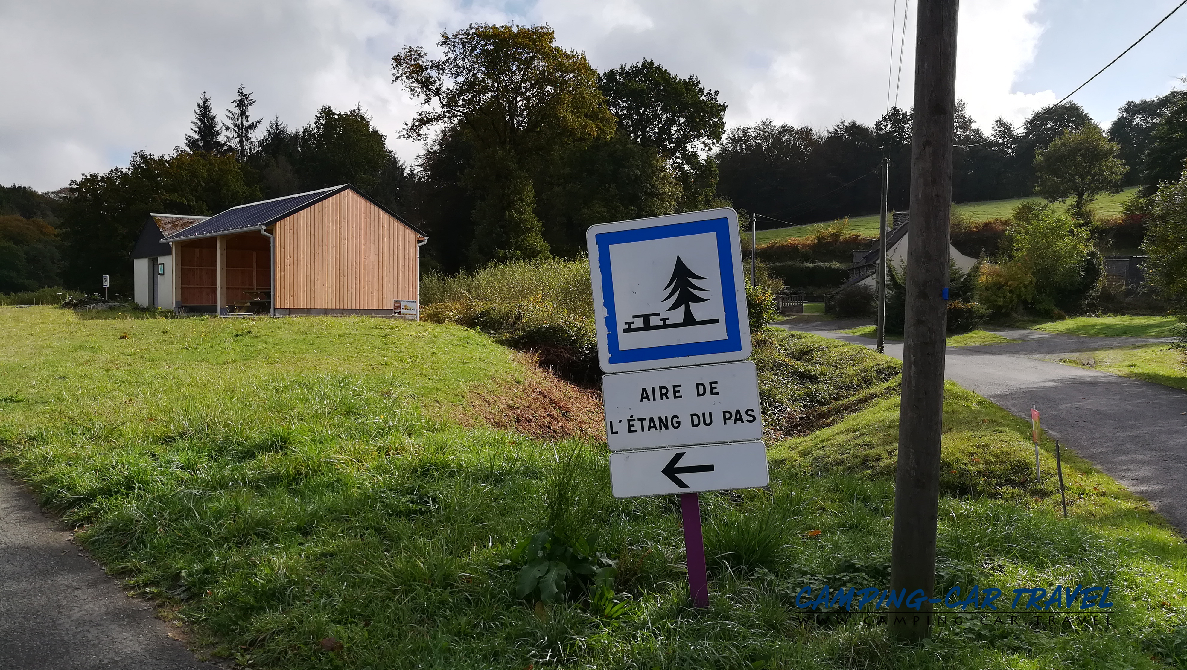 aire services camping car Le Pas Lanfains Côtes-d'Armor Bretagne