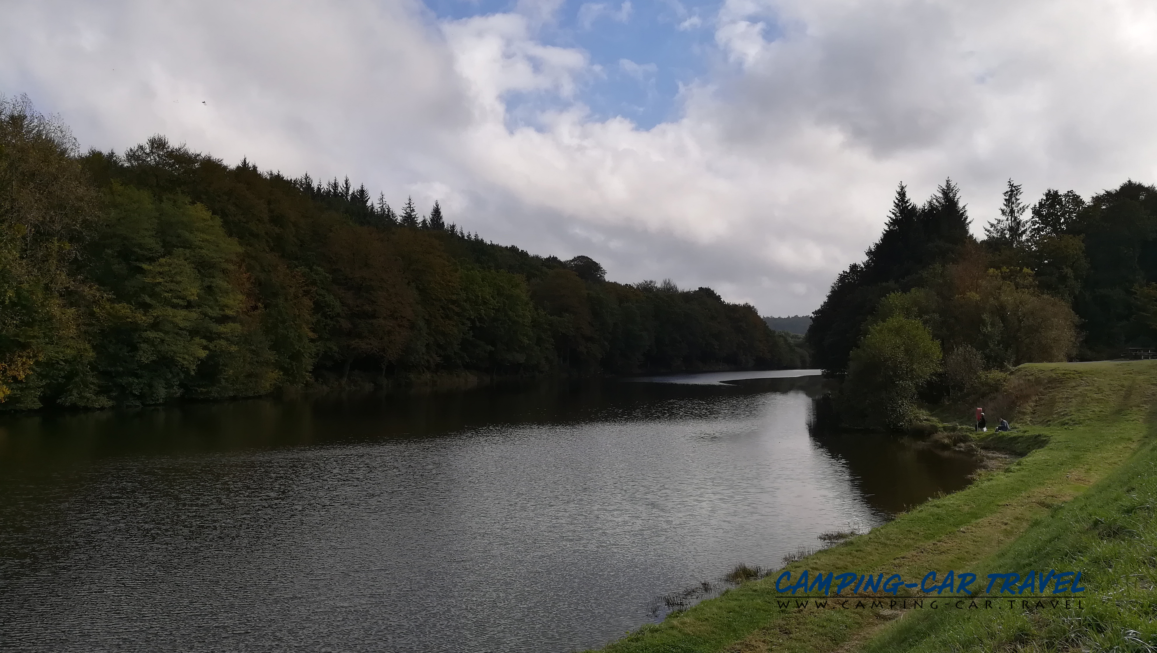 aire services camping car Le Pas Lanfains Côtes-d'Armor Bretagne