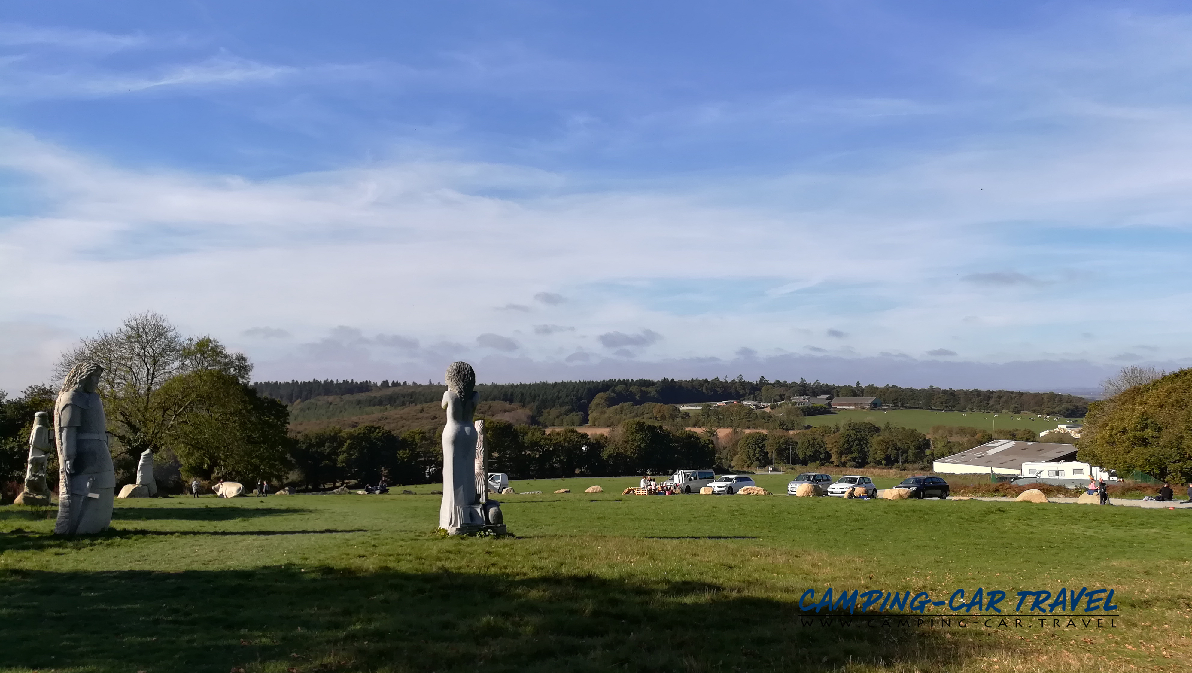 statues la vallée des saints colline de Quenequillec Finistère Bretagne