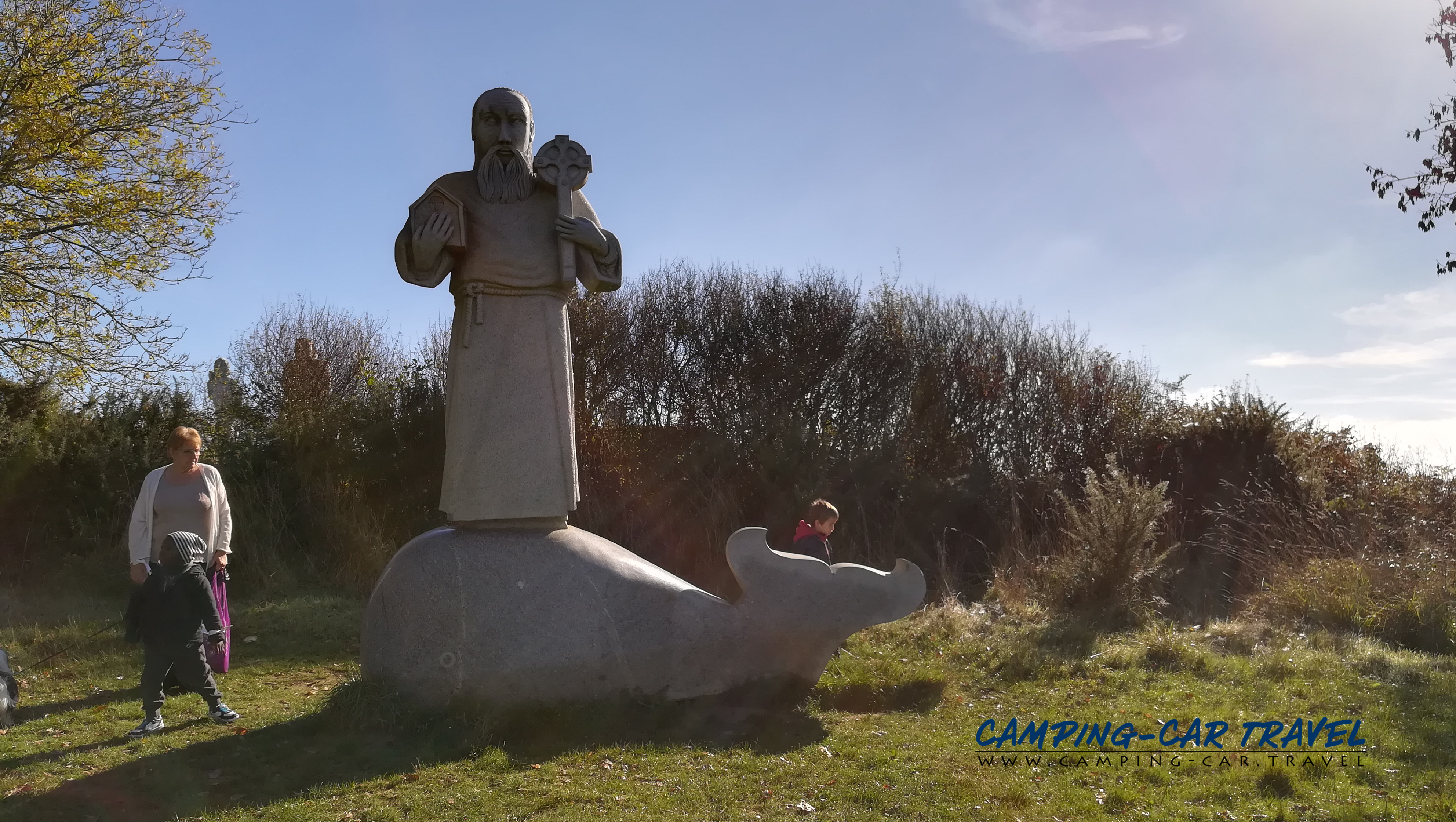 statues la vallée des saints colline de Quenequillec Finistère Bretagne