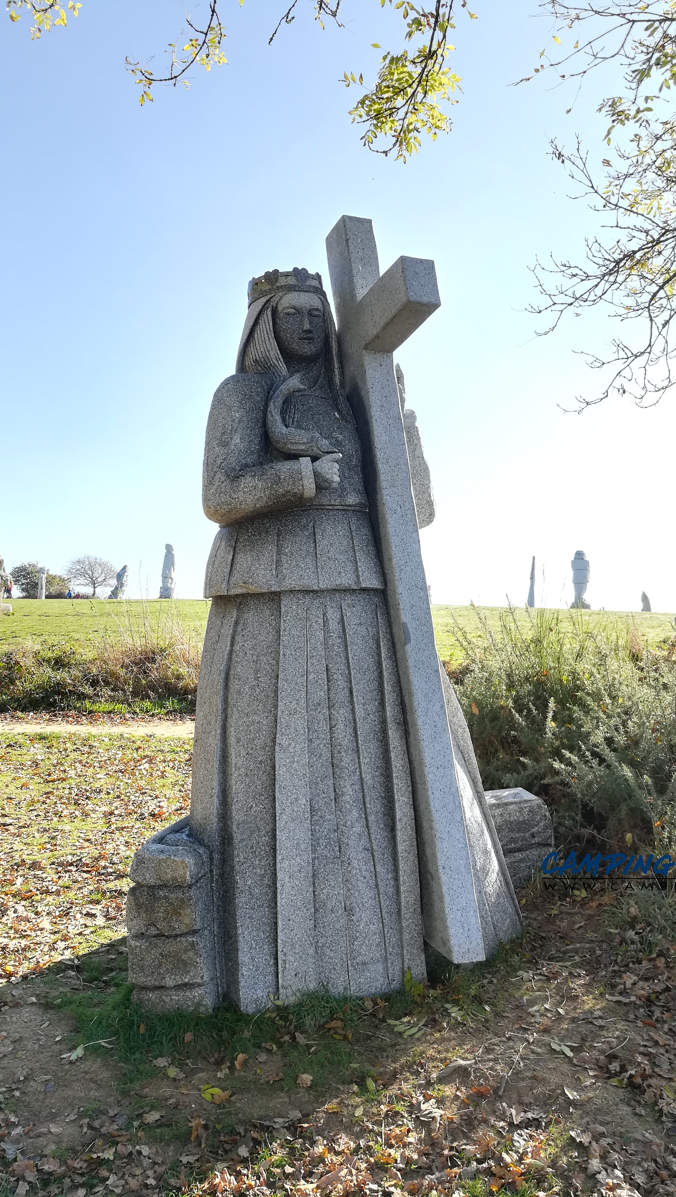 statues la vallée des saints colline de Quenequillec Finistère Bretagne