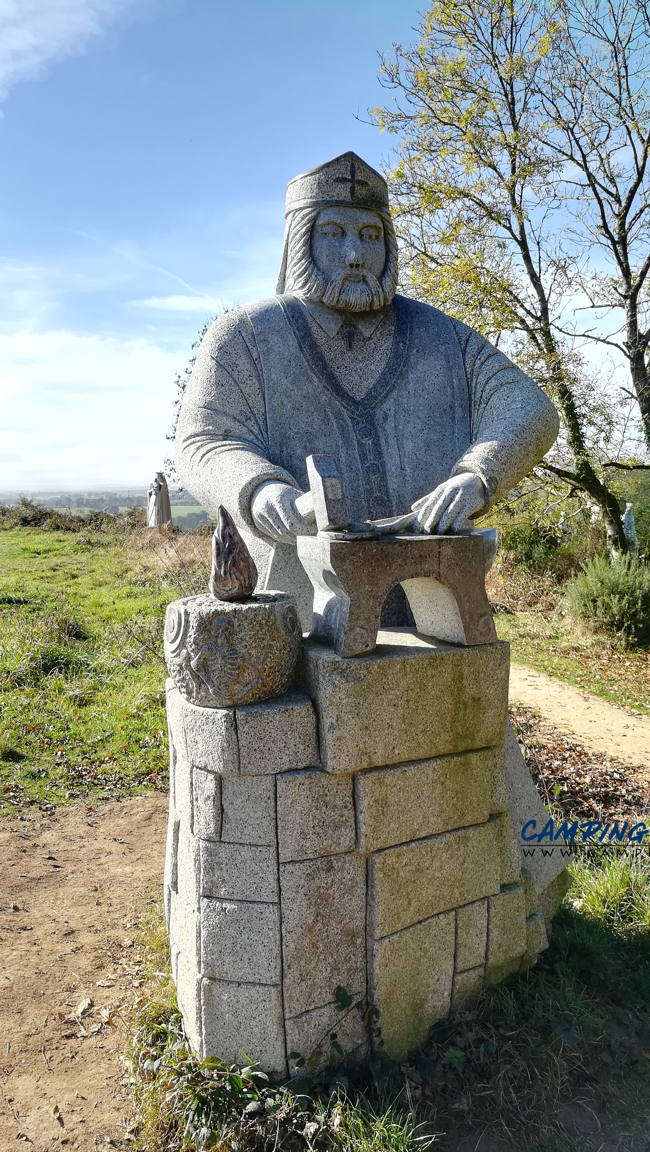 statues la vallée des saints colline de Quenequillec Finistère Bretagne