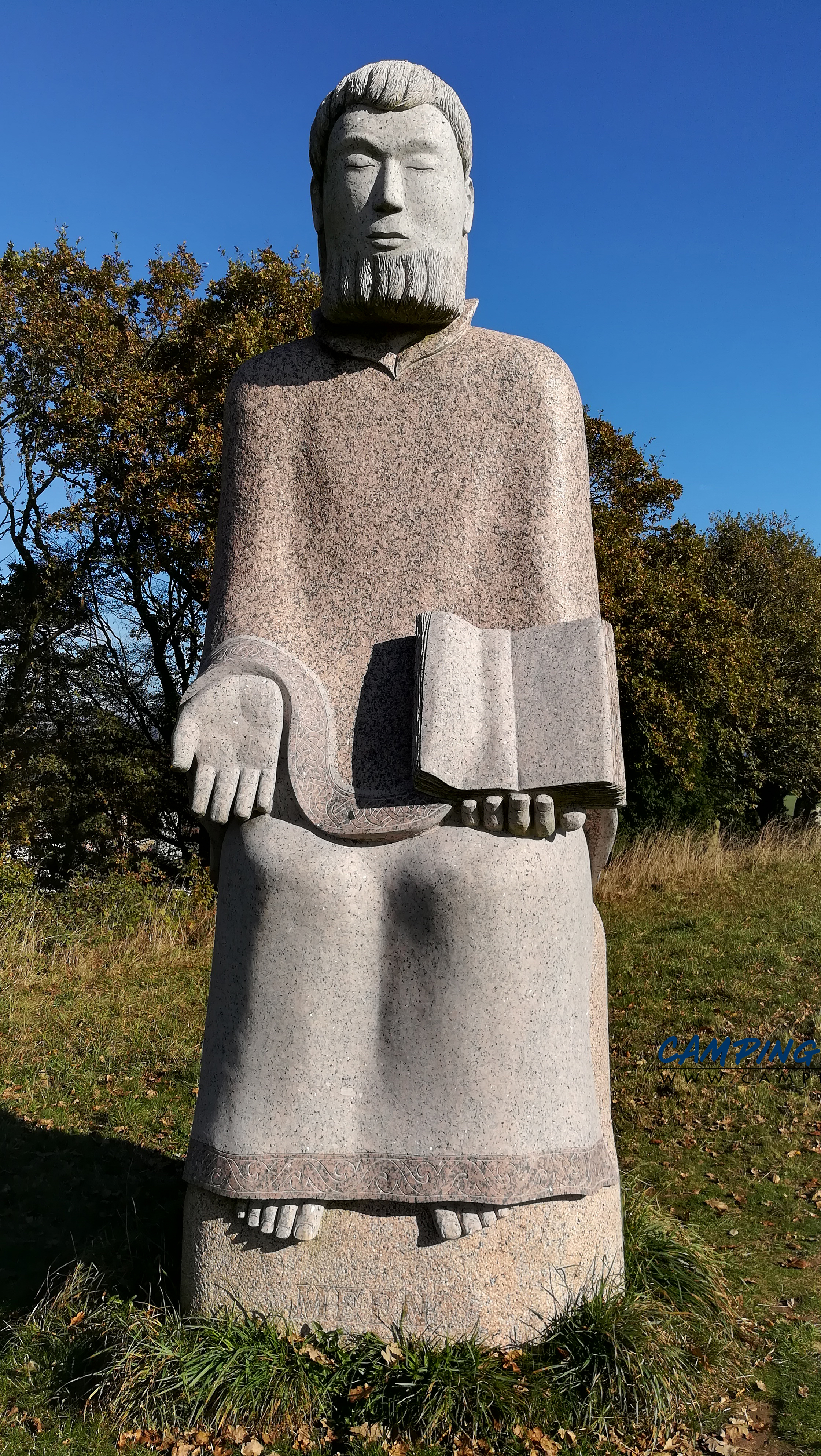 statues la vallée des saints colline de Quenequillec Finistère Bretagne