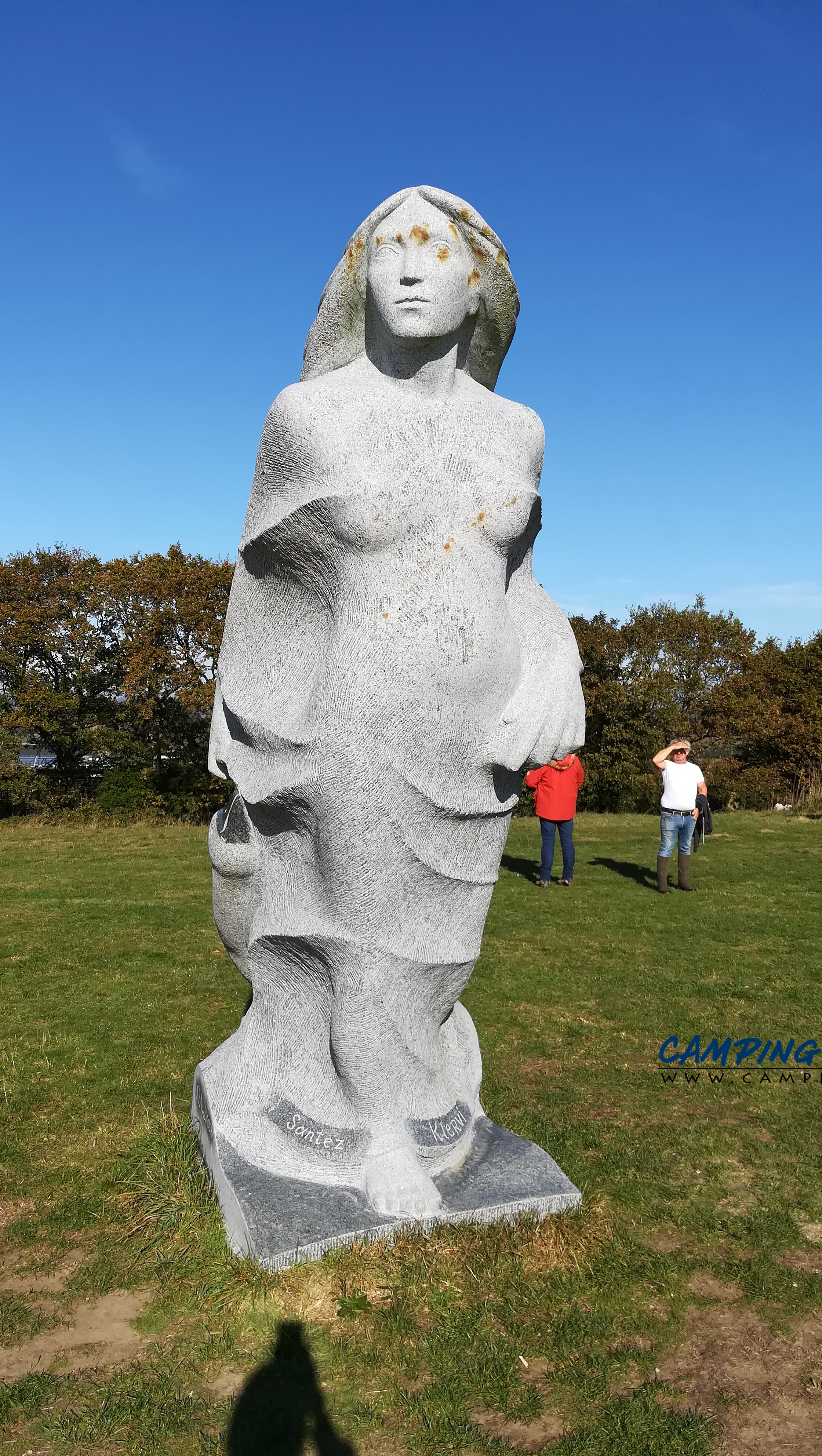 statues la vallée des saints colline de Quenequillec Finistère Bretagne