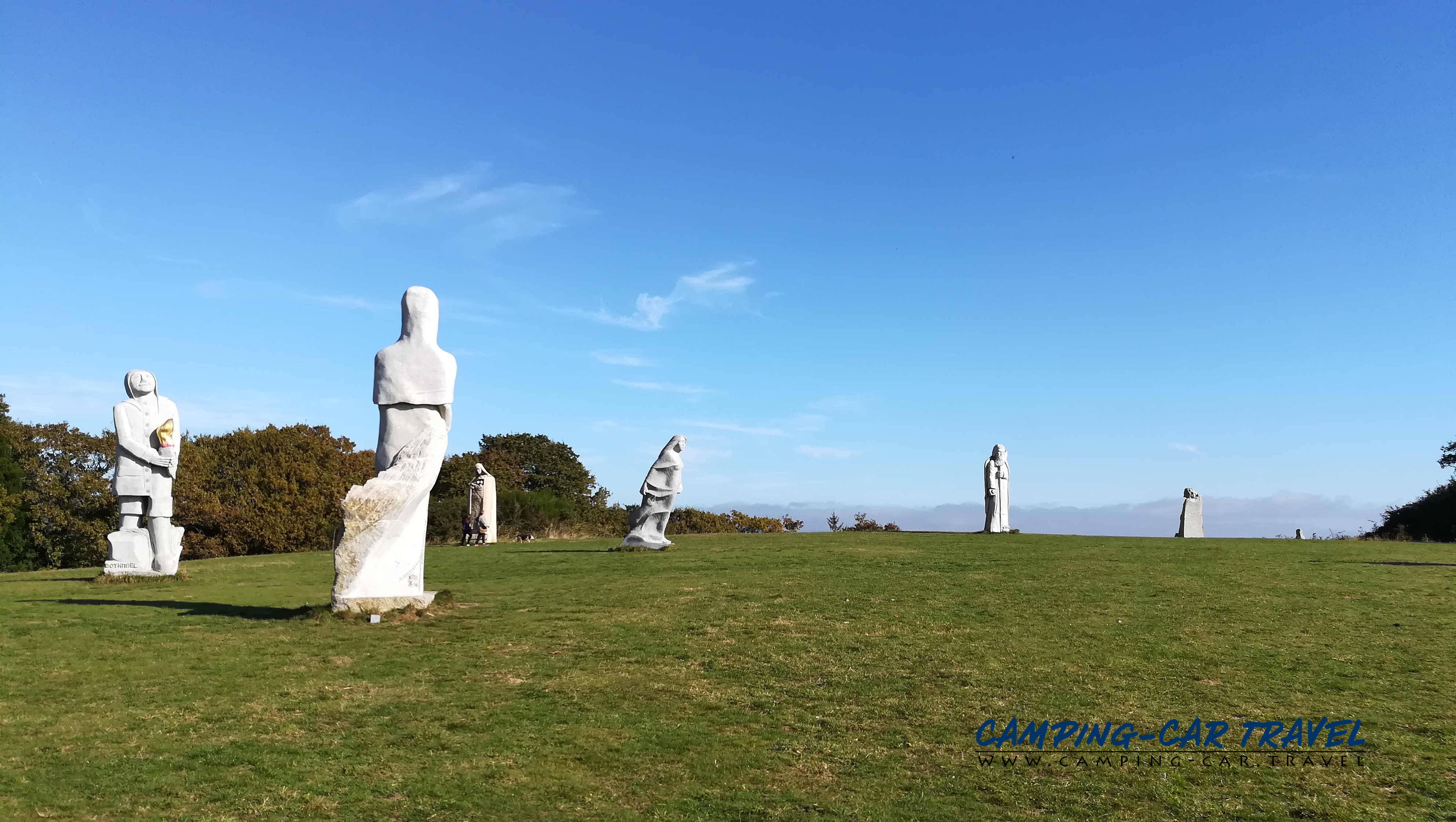 statues la vallée des saints colline de Quenequillec Finistère Bretagne