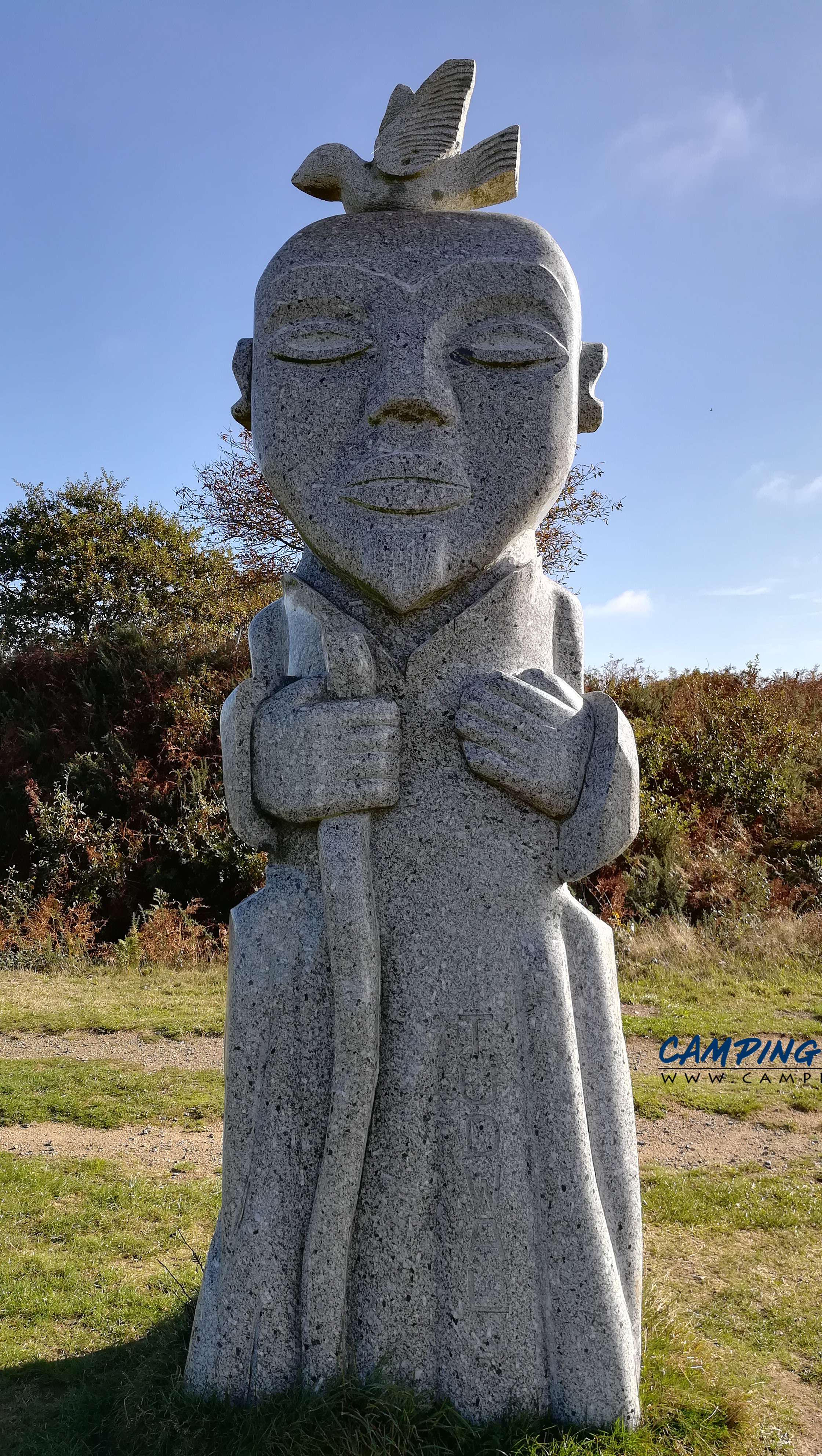 statues la vallée des saints colline de Quenequillec Finistère Bretagne