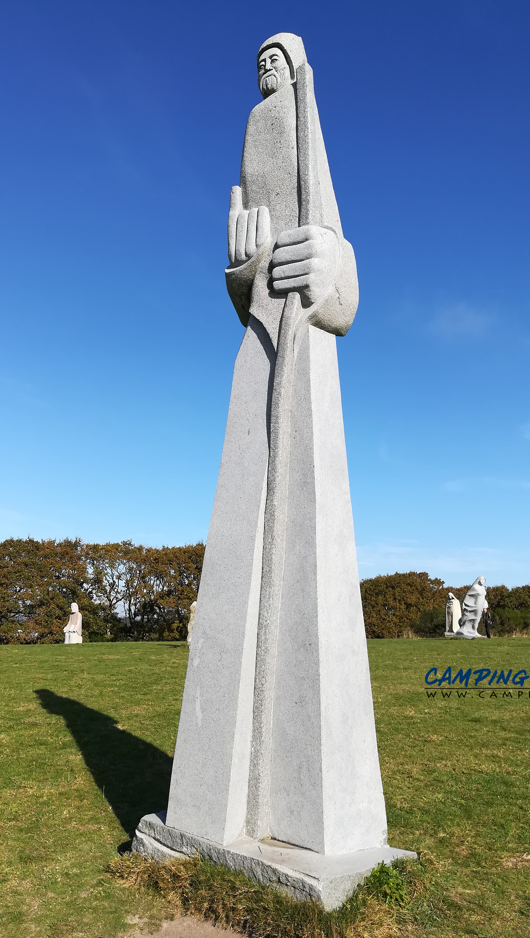 statues la vallée des saints colline de Quenequillec Finistère Bretagne