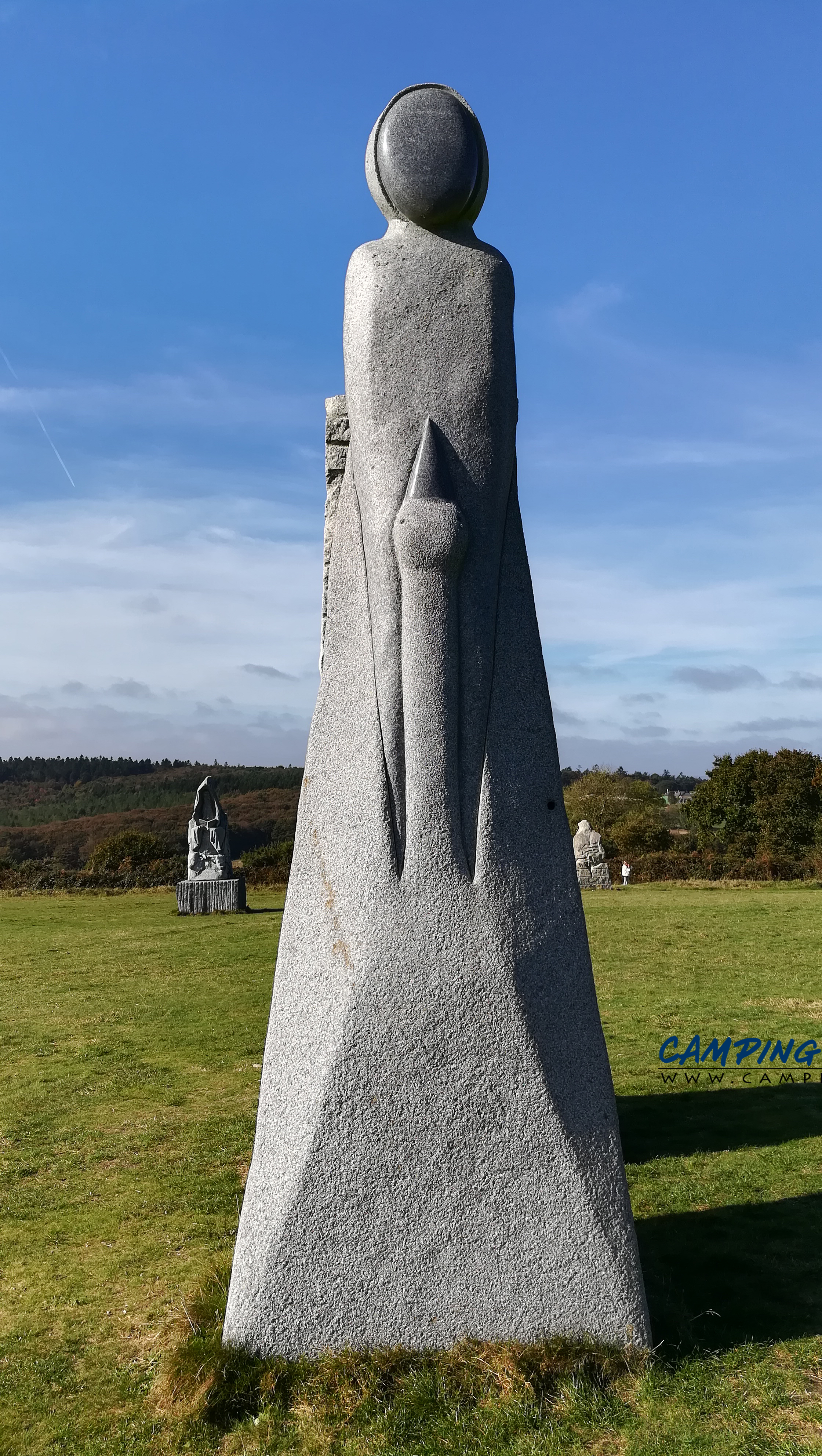 statues la vallée des saints colline de Quenequillec Finistère Bretagne