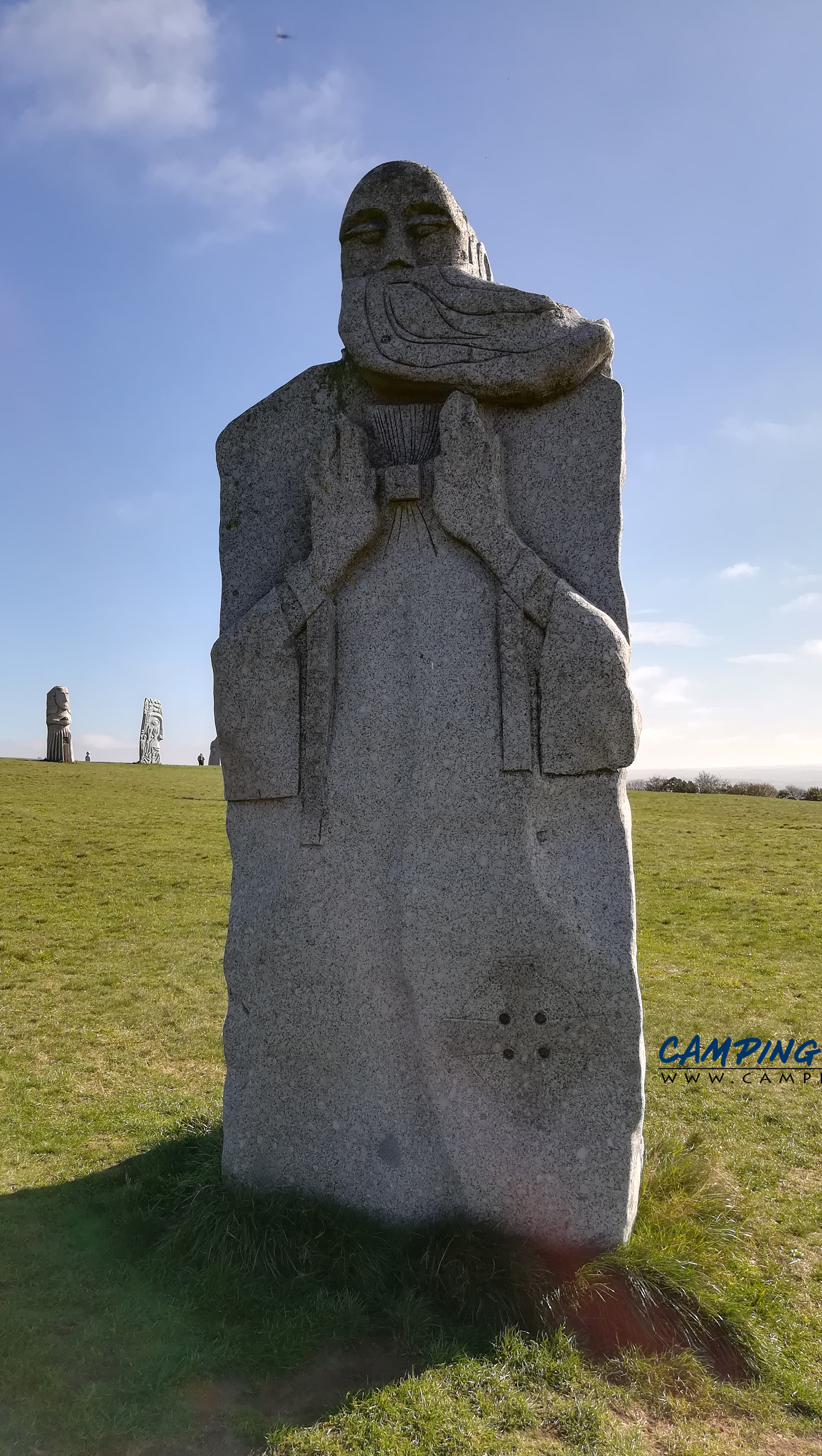 statues la vallée des saints colline de Quenequillec Finistère Bretagne