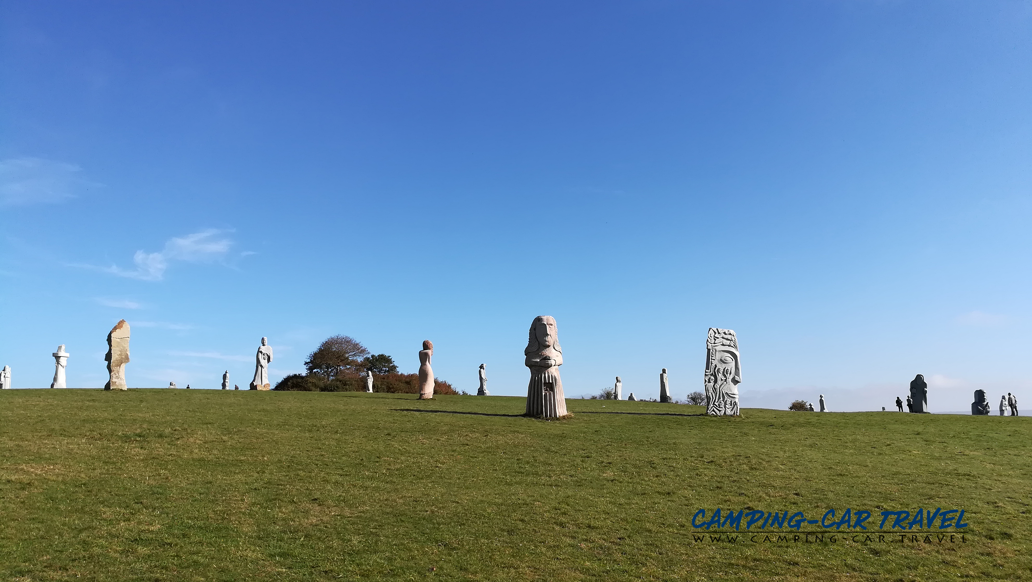 statues la vallée des saints colline de Quenequillec Finistère Bretagne