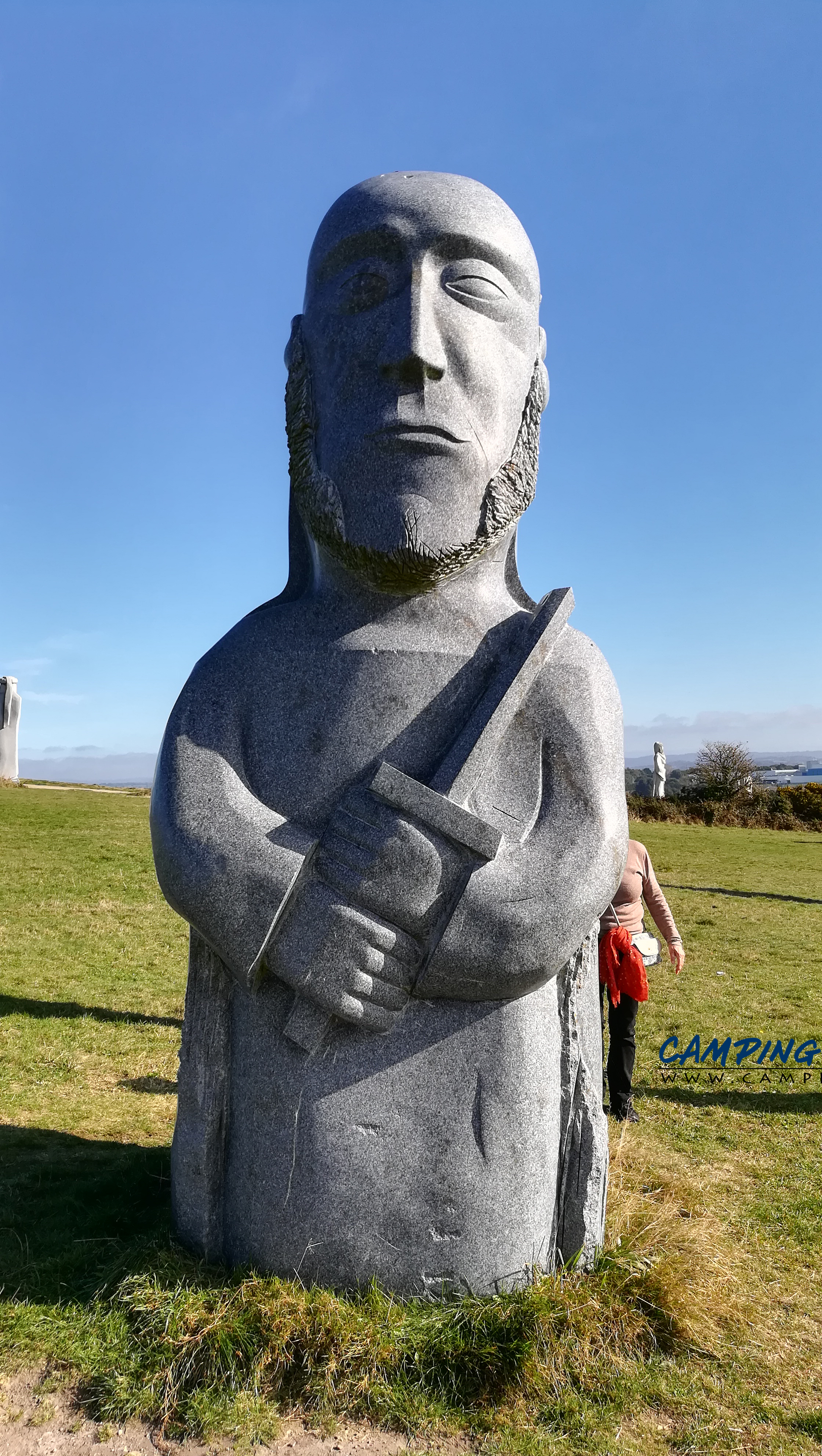 statues la vallée des saints colline de Quenequillec Finistère Bretagne