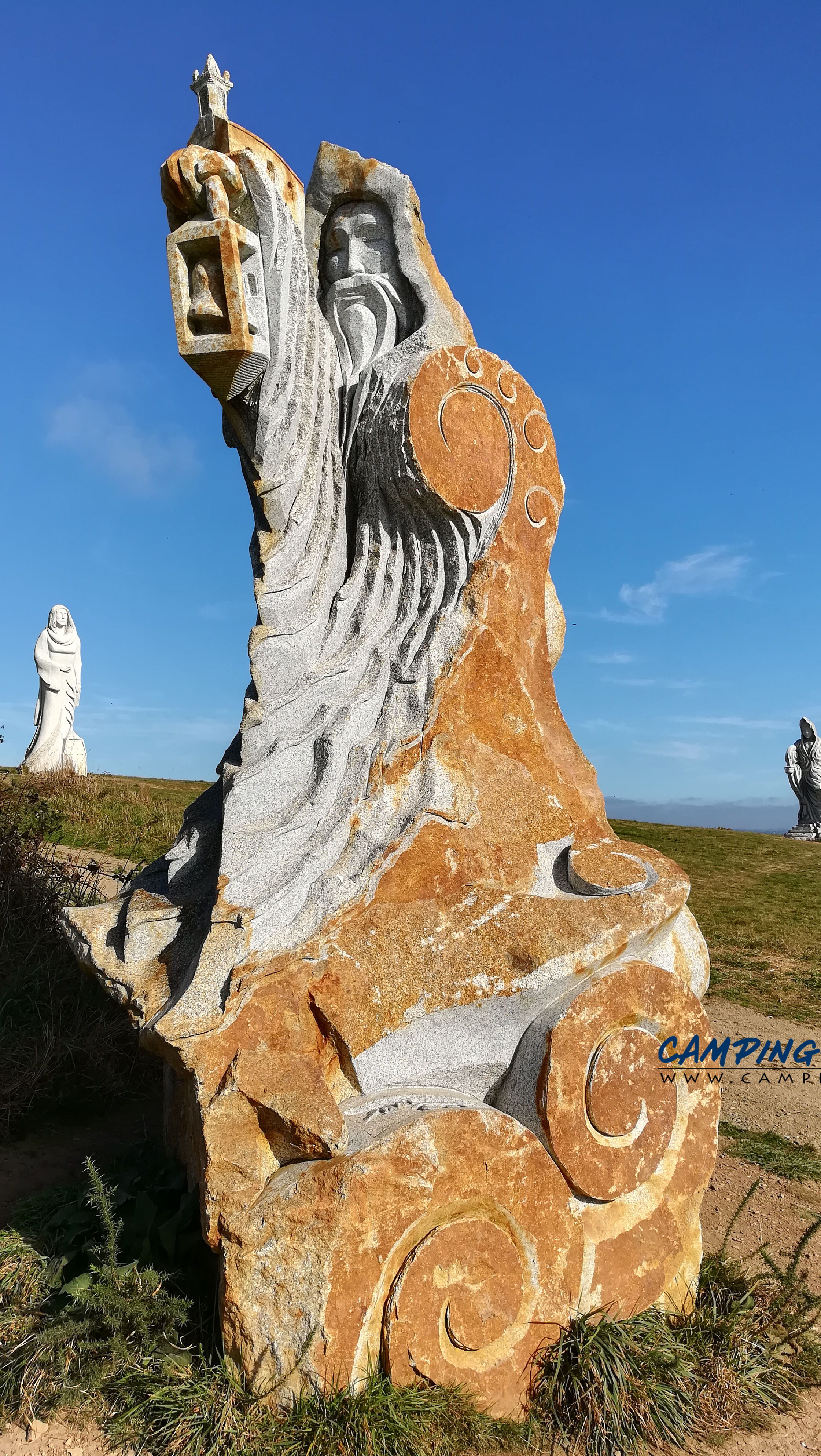 statues la vallée des saints colline de Quenequillec Finistère Bretagne