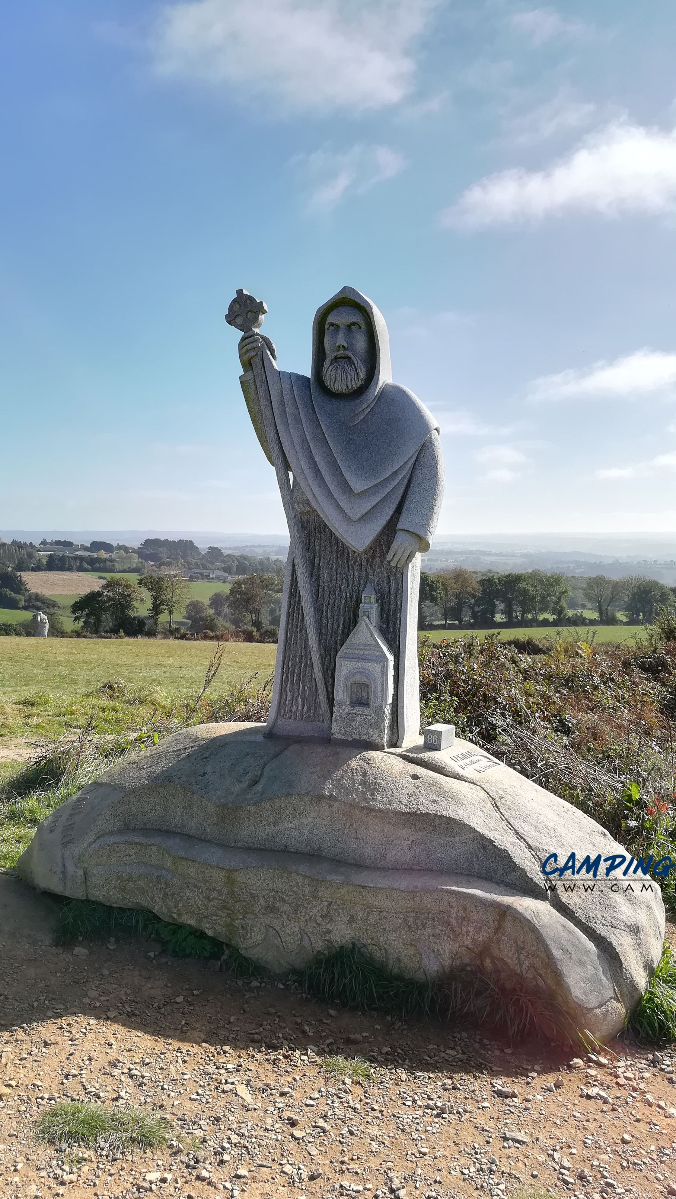 statues la vallée des saints colline de Quenequillec Finistère Bretagne