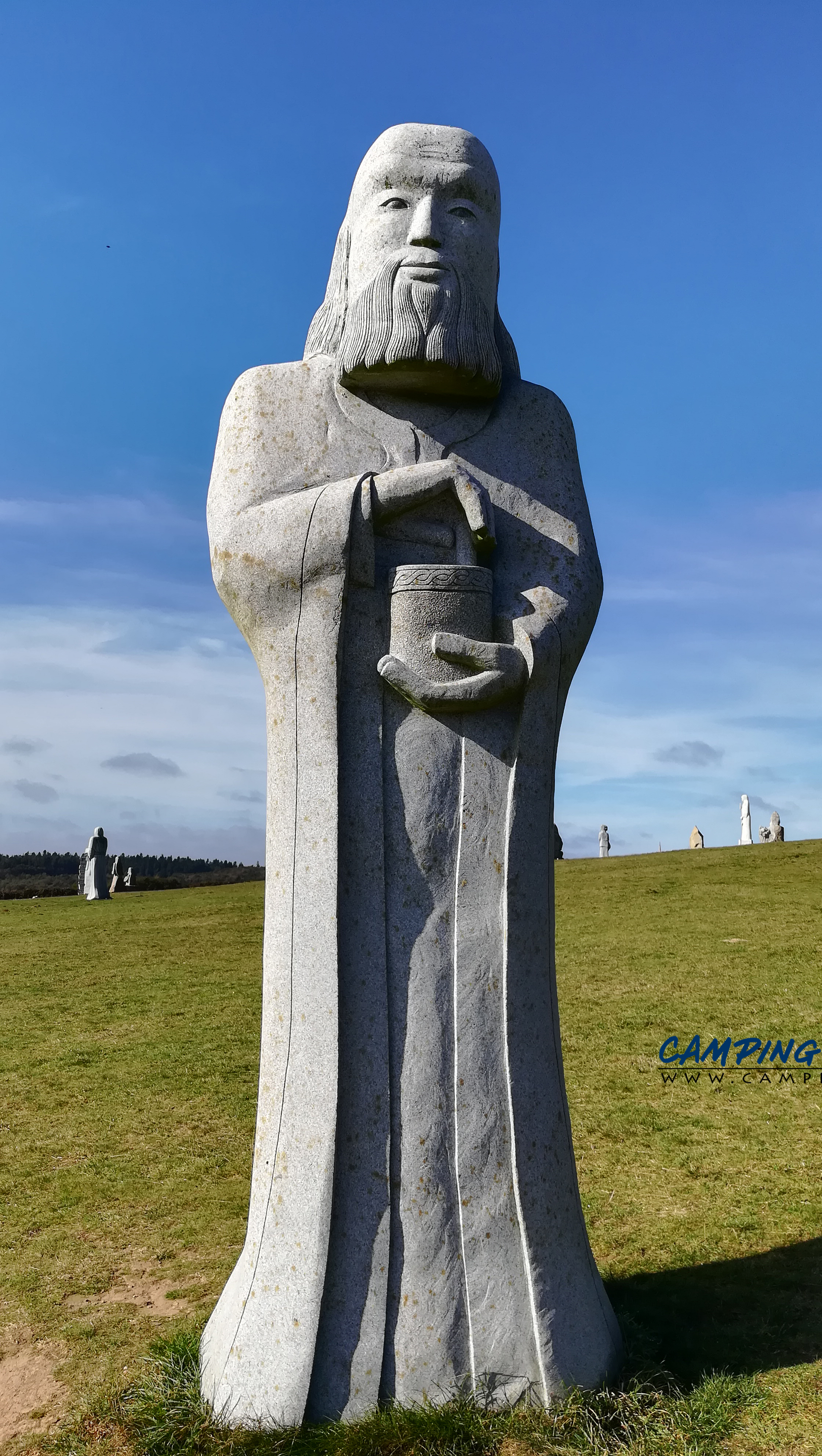 statues la vallée des saints colline de Quenequillec Finistère Bretagne