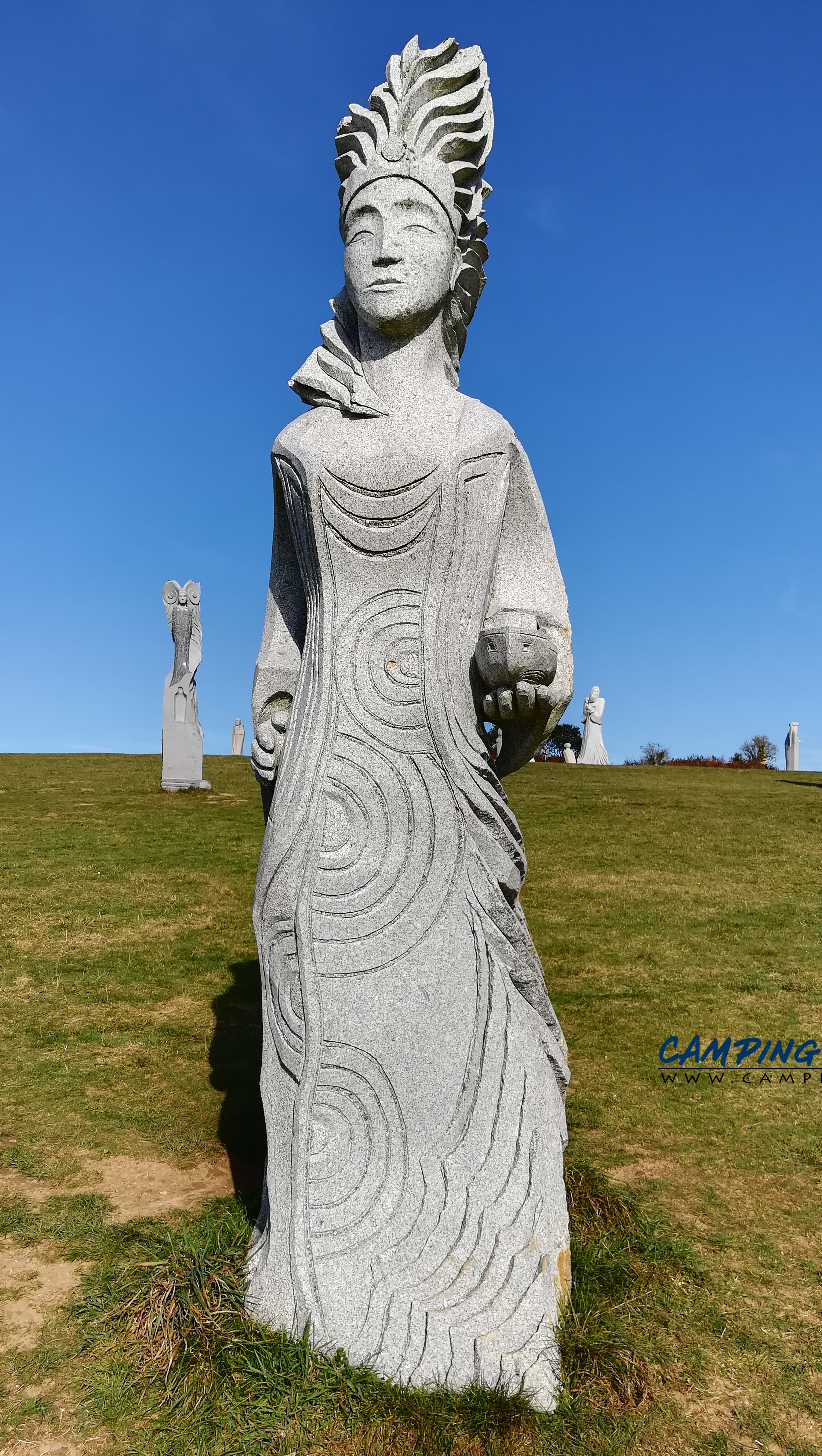 statues la vallée des saints colline de Quenequillec Finistère Bretagne