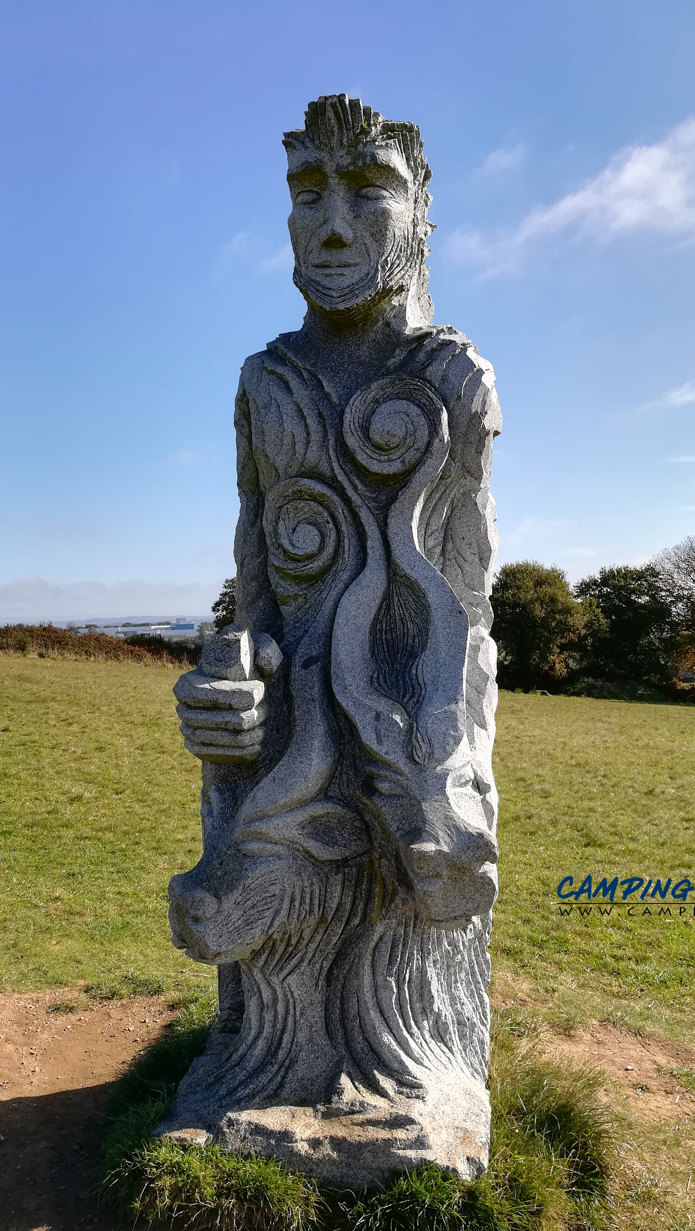 statues la vallée des saints colline de Quenequillec Finistère Bretagne