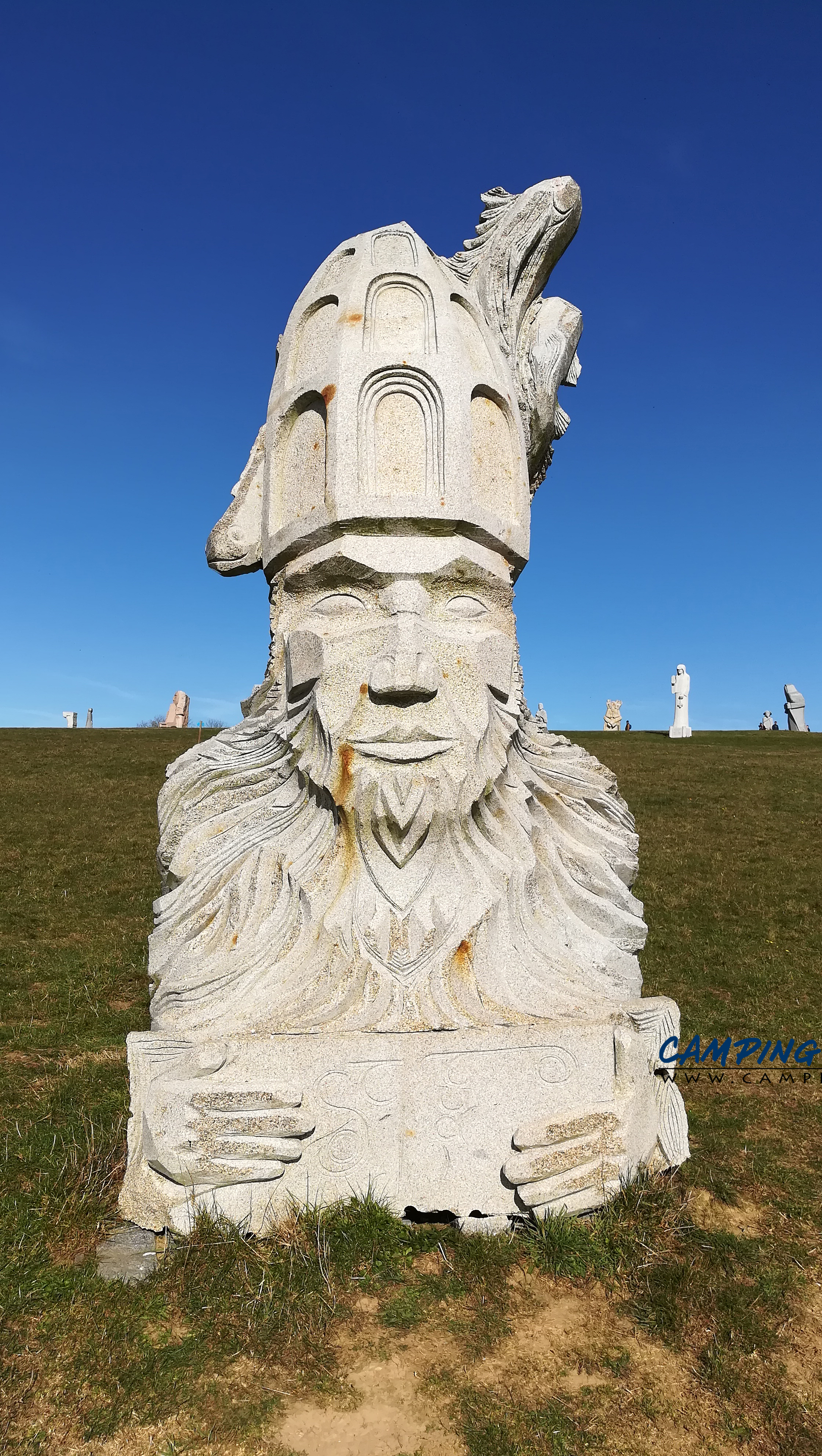 statues la vallée des saints colline de Quenequillec Finistère Bretagne