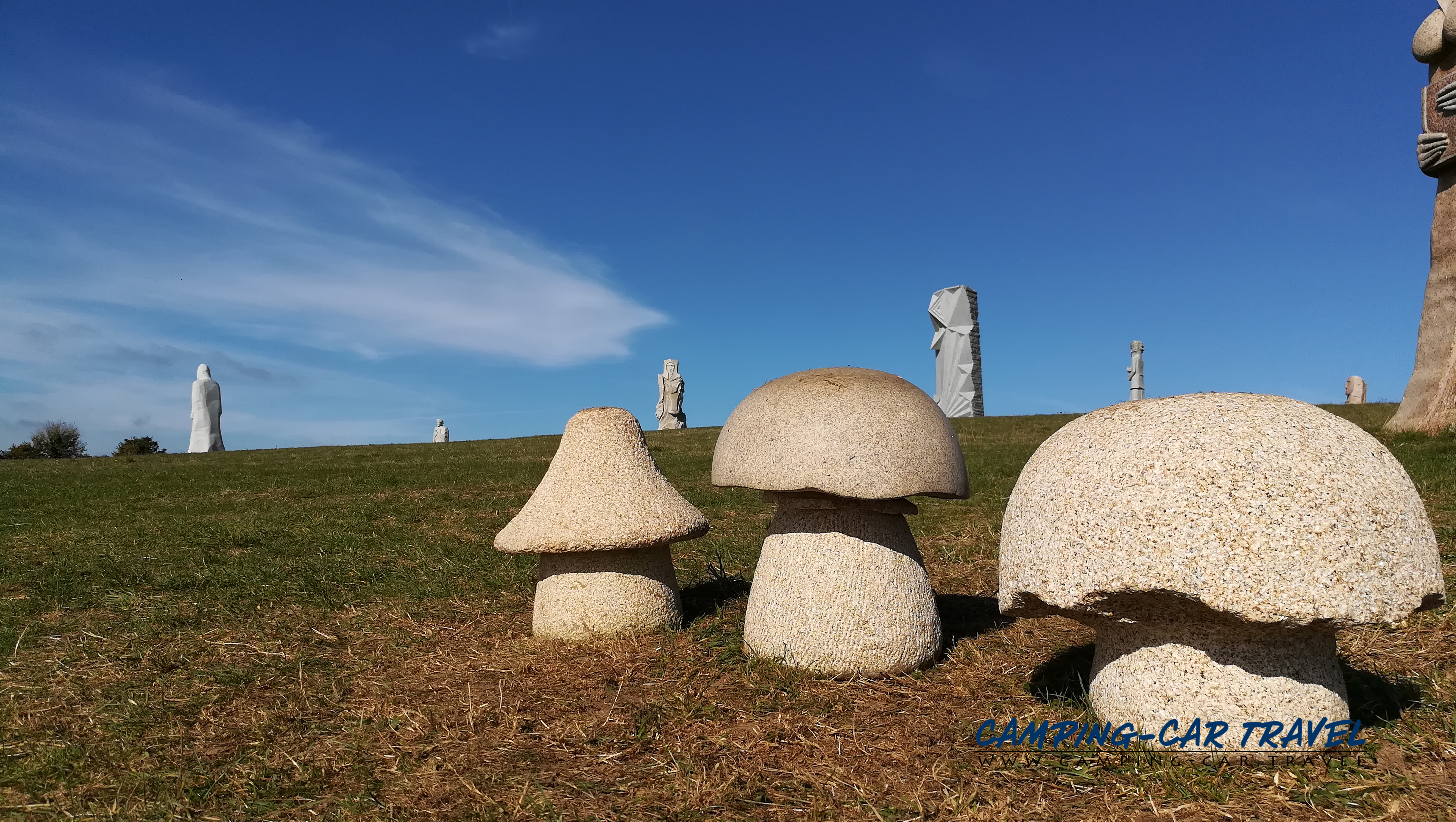 statues la vallée des saints colline de Quenequillec Finistère Bretagne