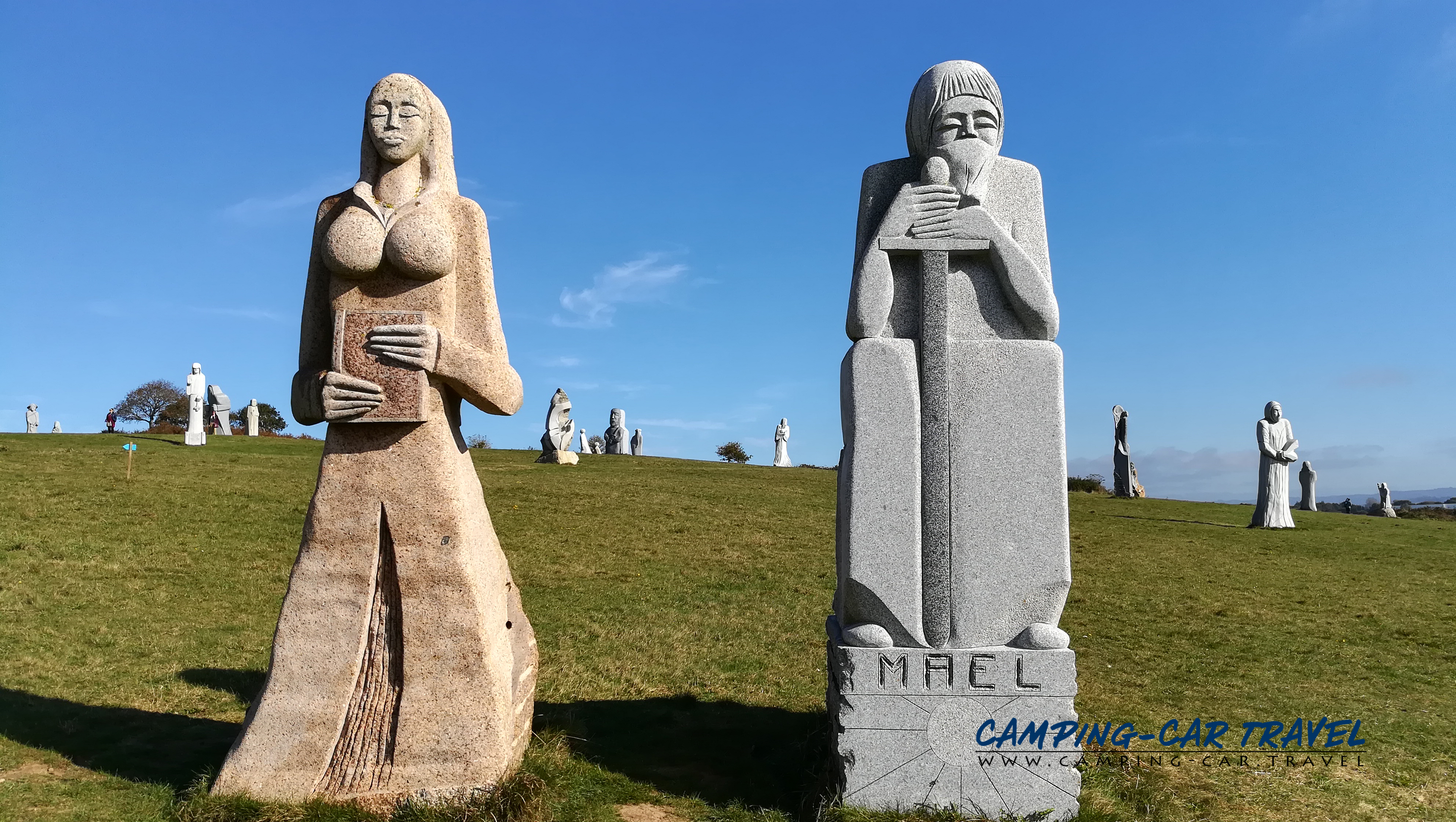 statues la vallée des saints colline de Quenequillec Finistère Bretagne