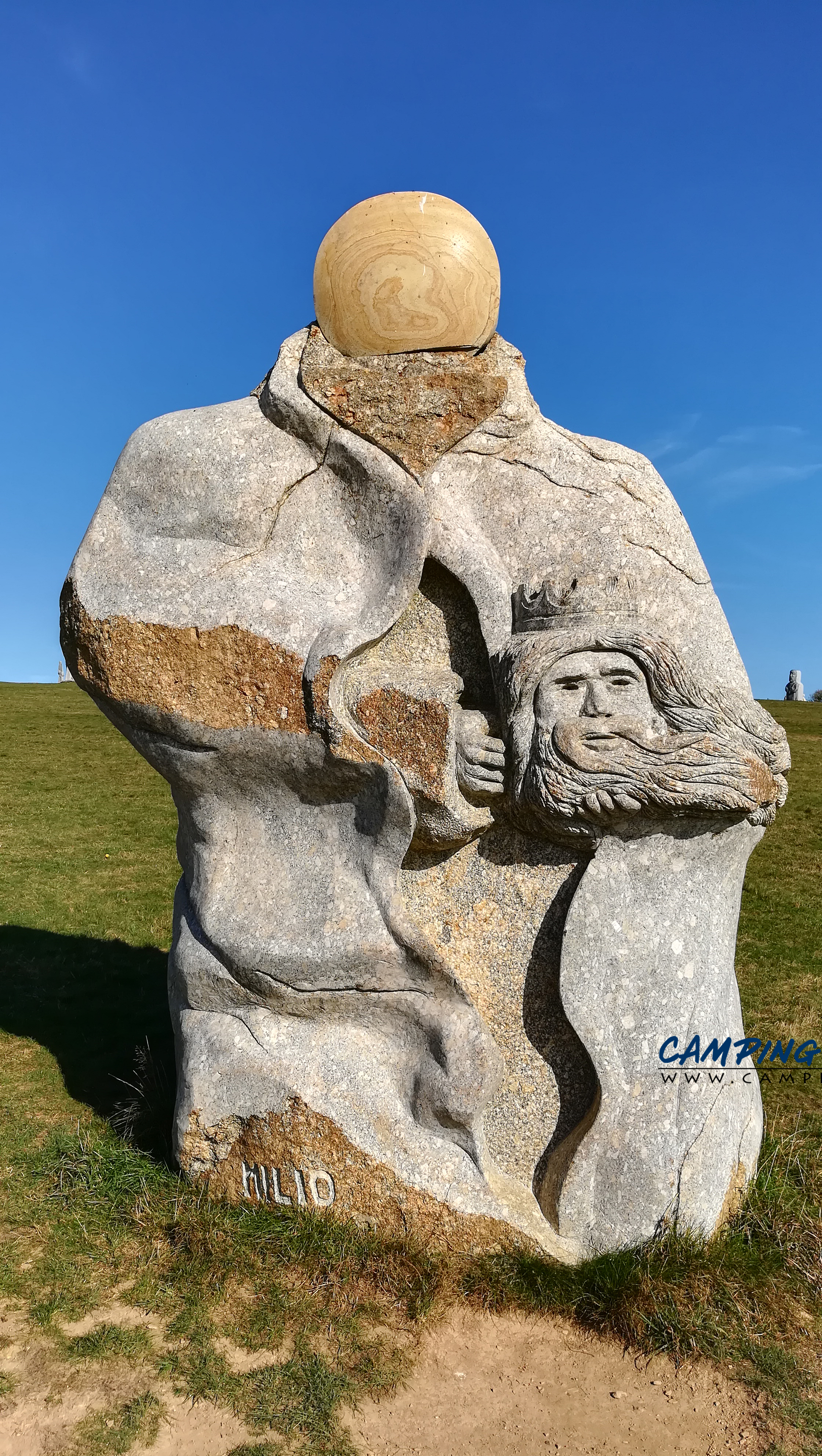 statues la vallée des saints colline de Quenequillec Finistère Bretagne