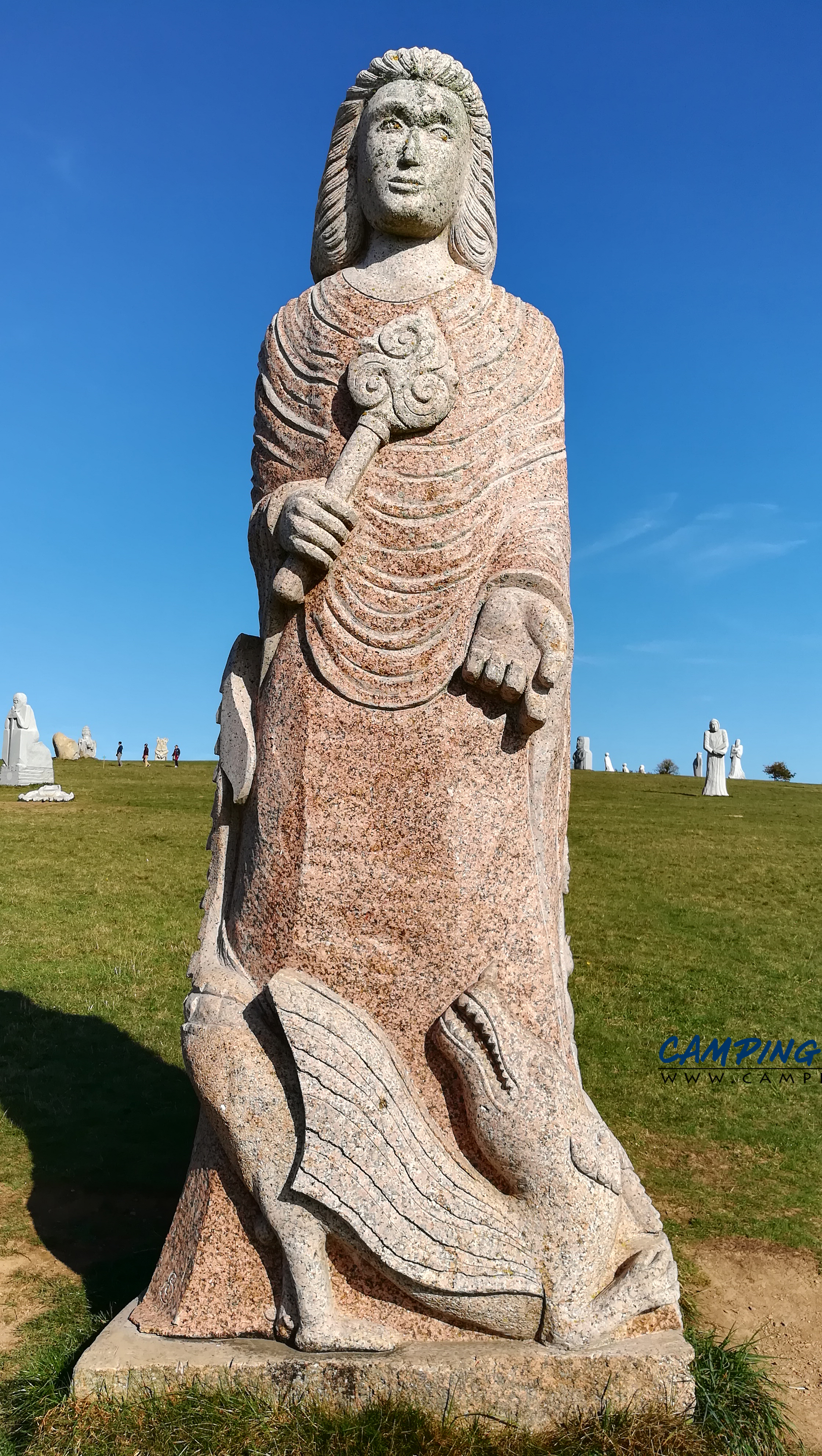 statues la vallée des saints colline de Quenequillec Finistère Bretagne