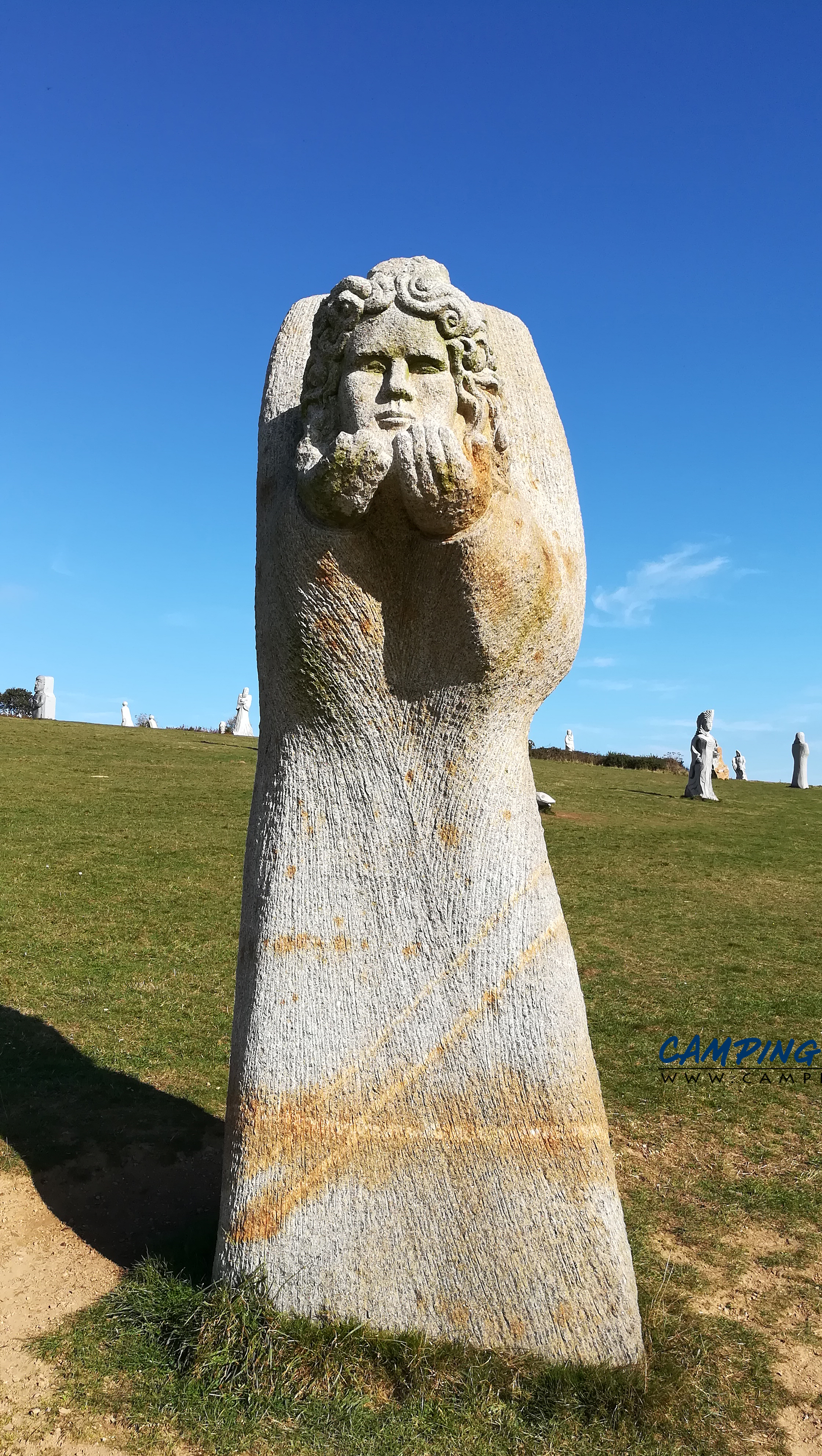 statues la vallée des saints colline de Quenequillec Finistère Bretagne