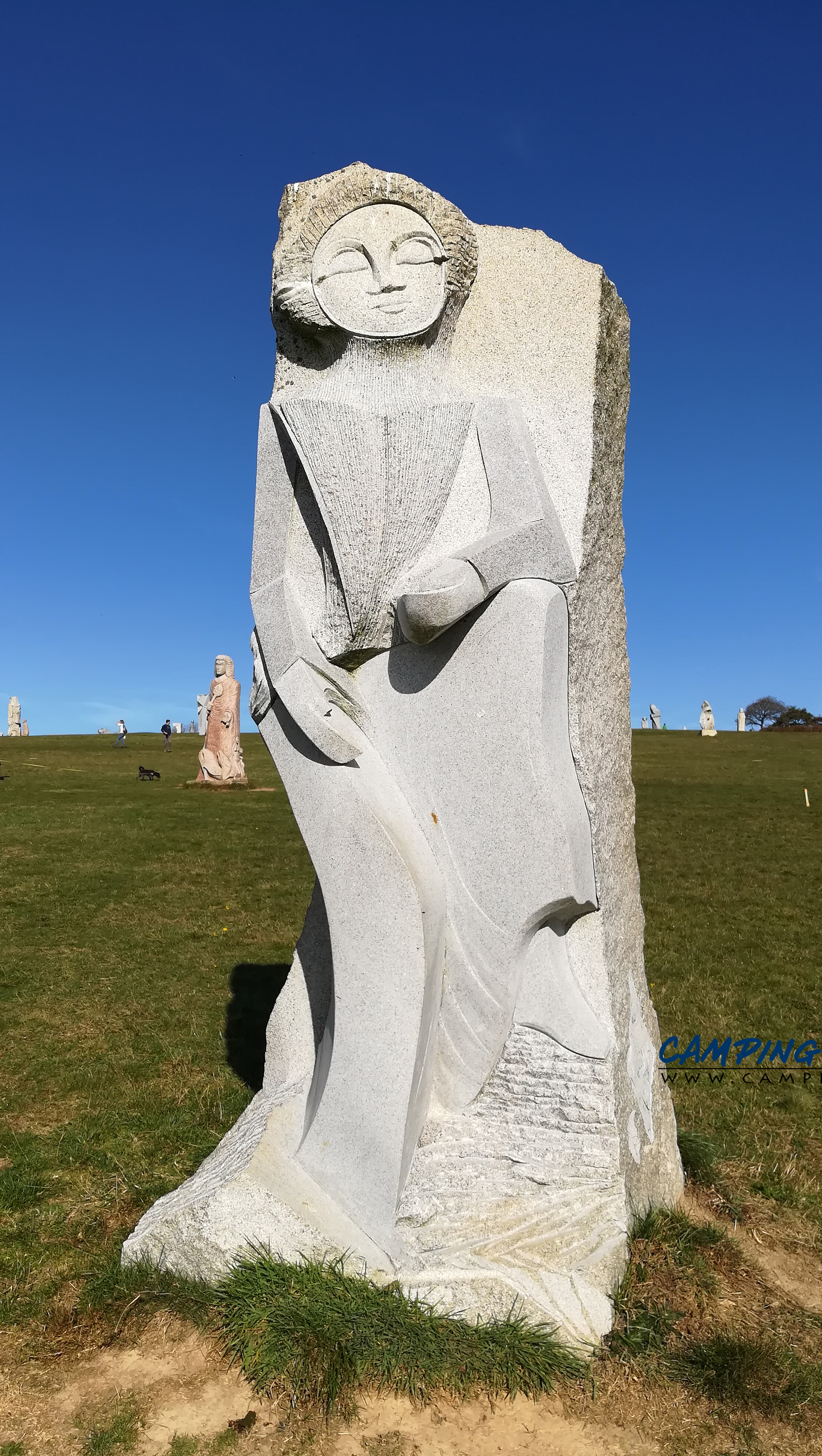 statues la vallée des saints colline de Quenequillec Finistère Bretagne