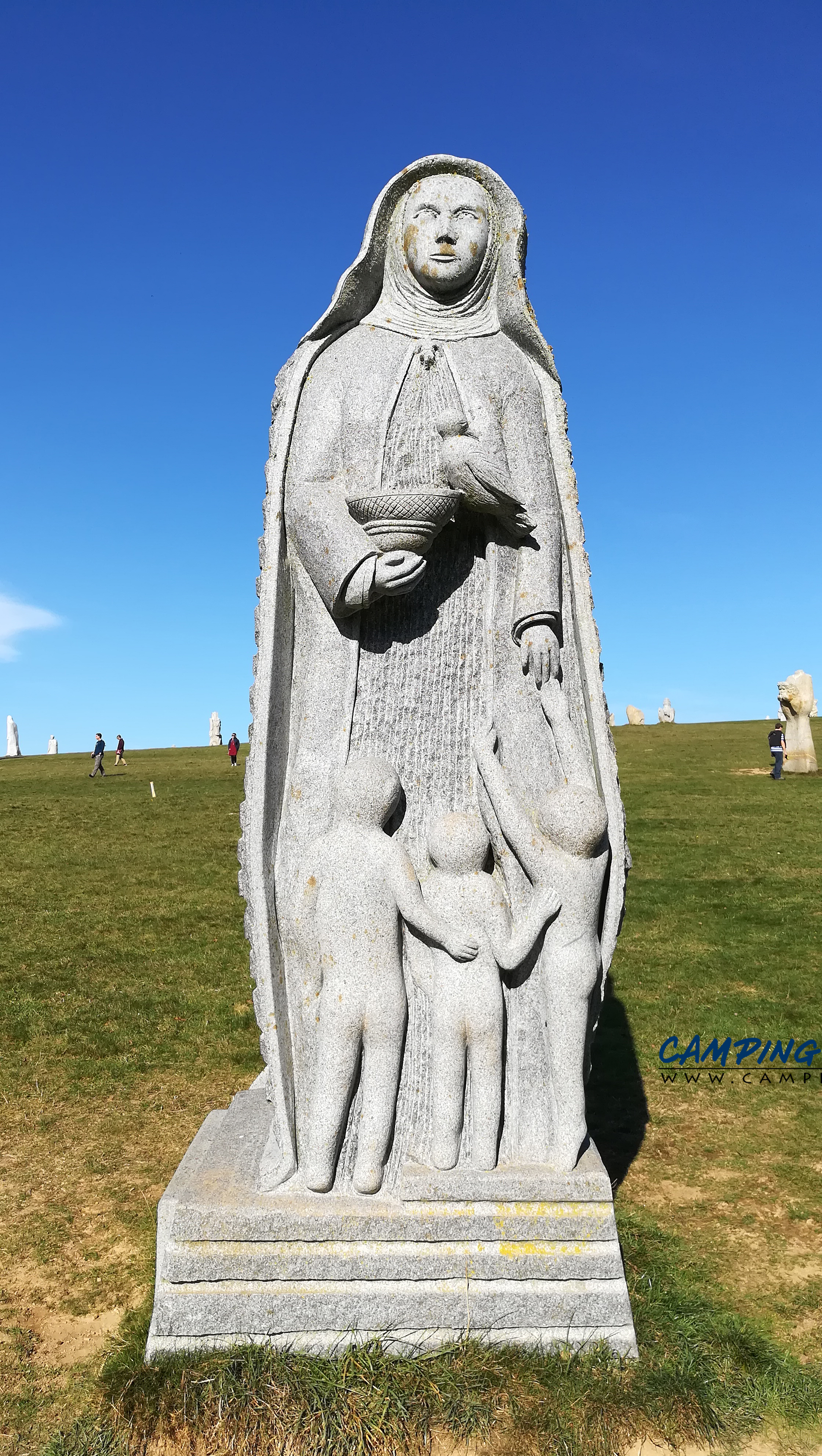 statues la vallée des saints colline de Quenequillec Finistère Bretagne